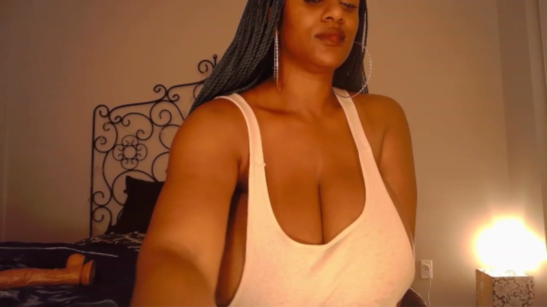 Gallery image thumbnail from TheIconicGirl's myfreecams stream on, 11/15/2022, 20:22 image 2 of 20