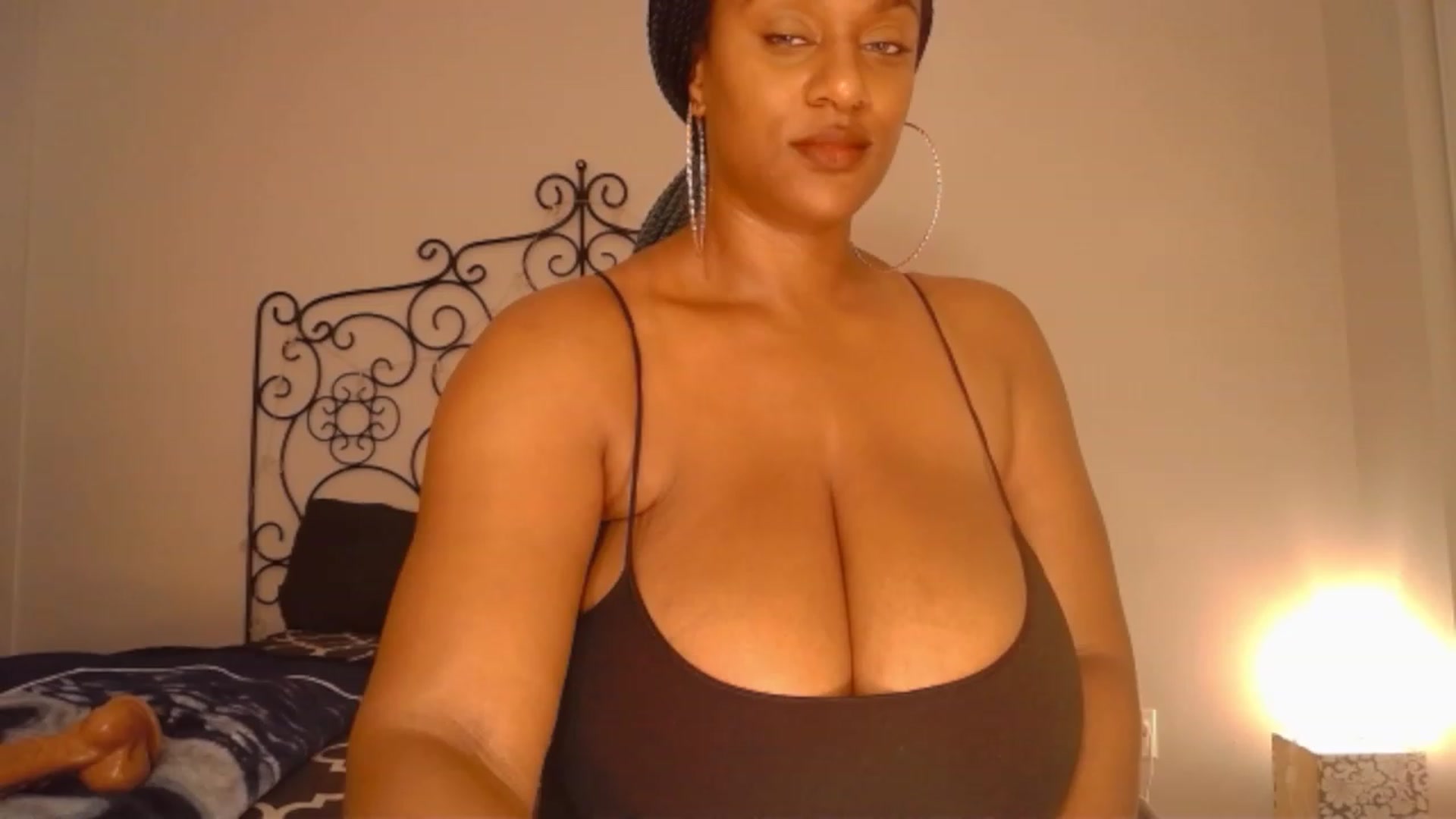 Gallery image thumbnail from TheIconicGirl's myfreecams stream on, 11/17/2022, 13:46 image 9 of 20