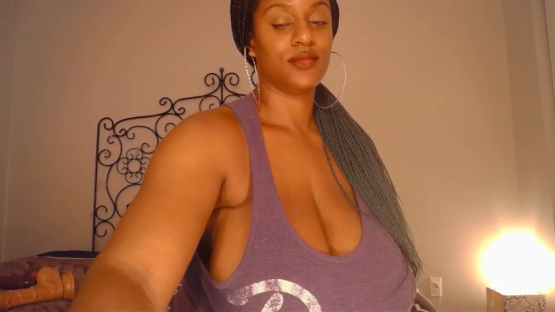 Gallery image thumbnail from TheIconicGirl's myfreecams stream on, 11/19/2022, 14:09 image 20 of 20