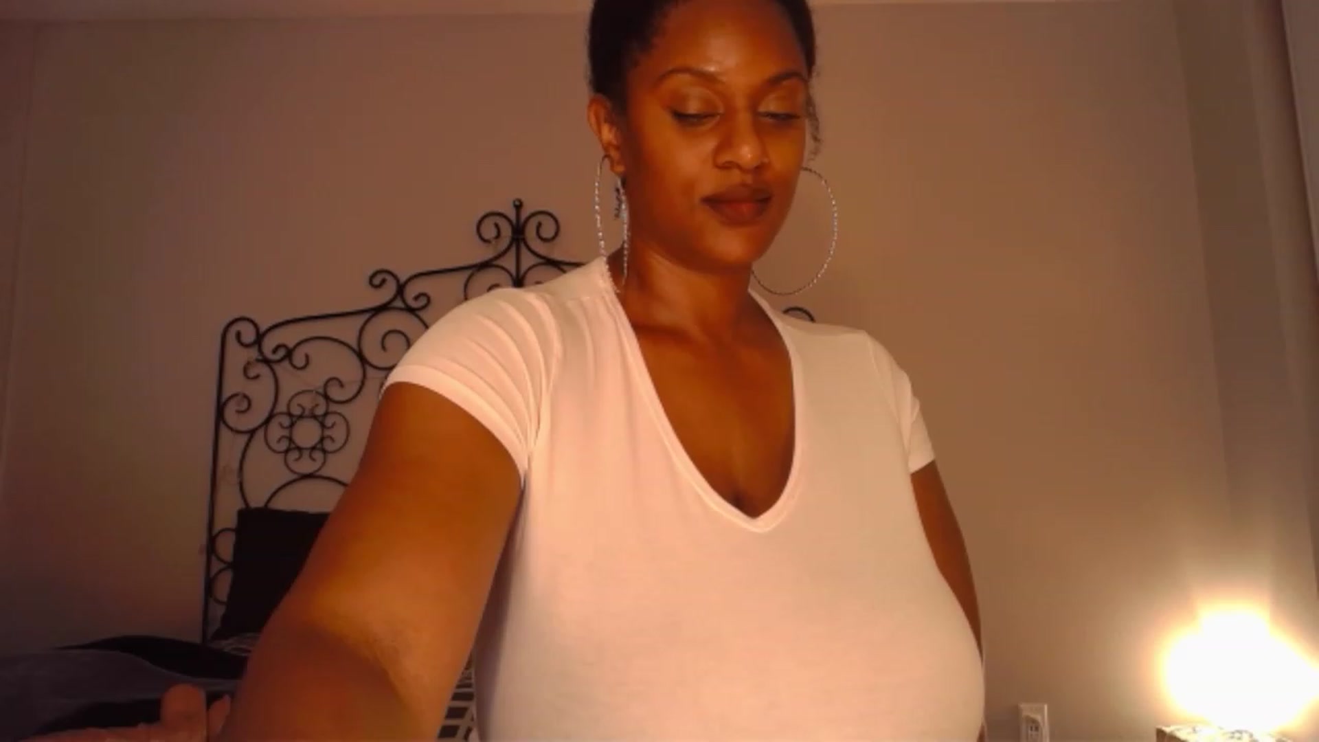 Gallery image thumbnail from TheIconicGirl's myfreecams stream on, 11/20/2022, 15:14 image 4 of 20