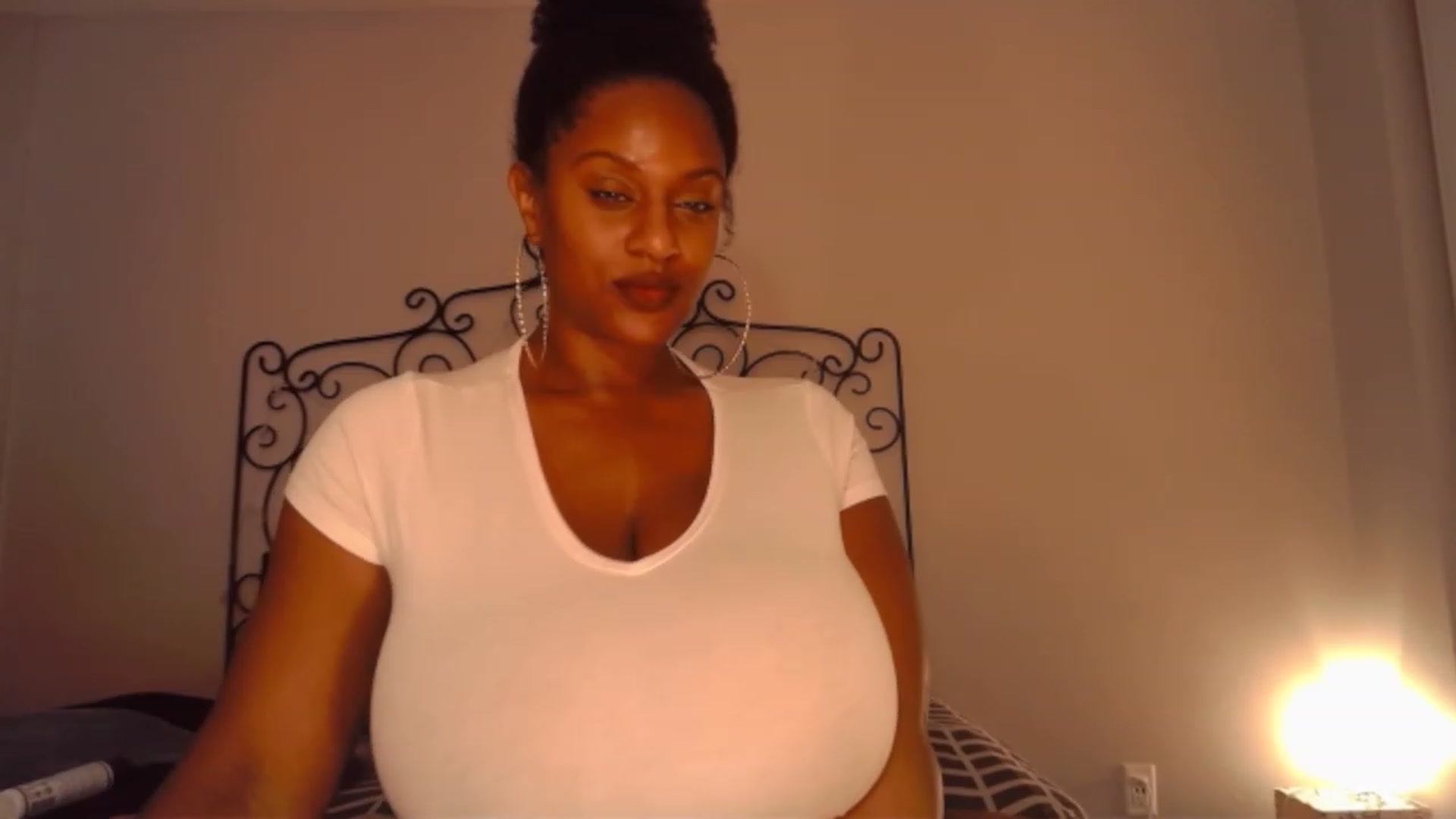 Gallery image thumbnail from TheIconicGirl's myfreecams stream on, 11/20/2022, 15:14 image 14 of 20