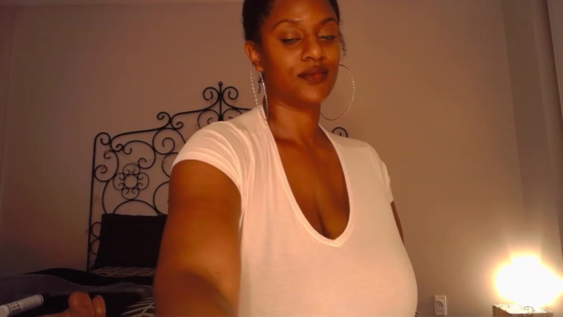 Gallery image thumbnail from TheIconicGirl's myfreecams stream on, 11/20/2022, 15:14 image 18 of 20