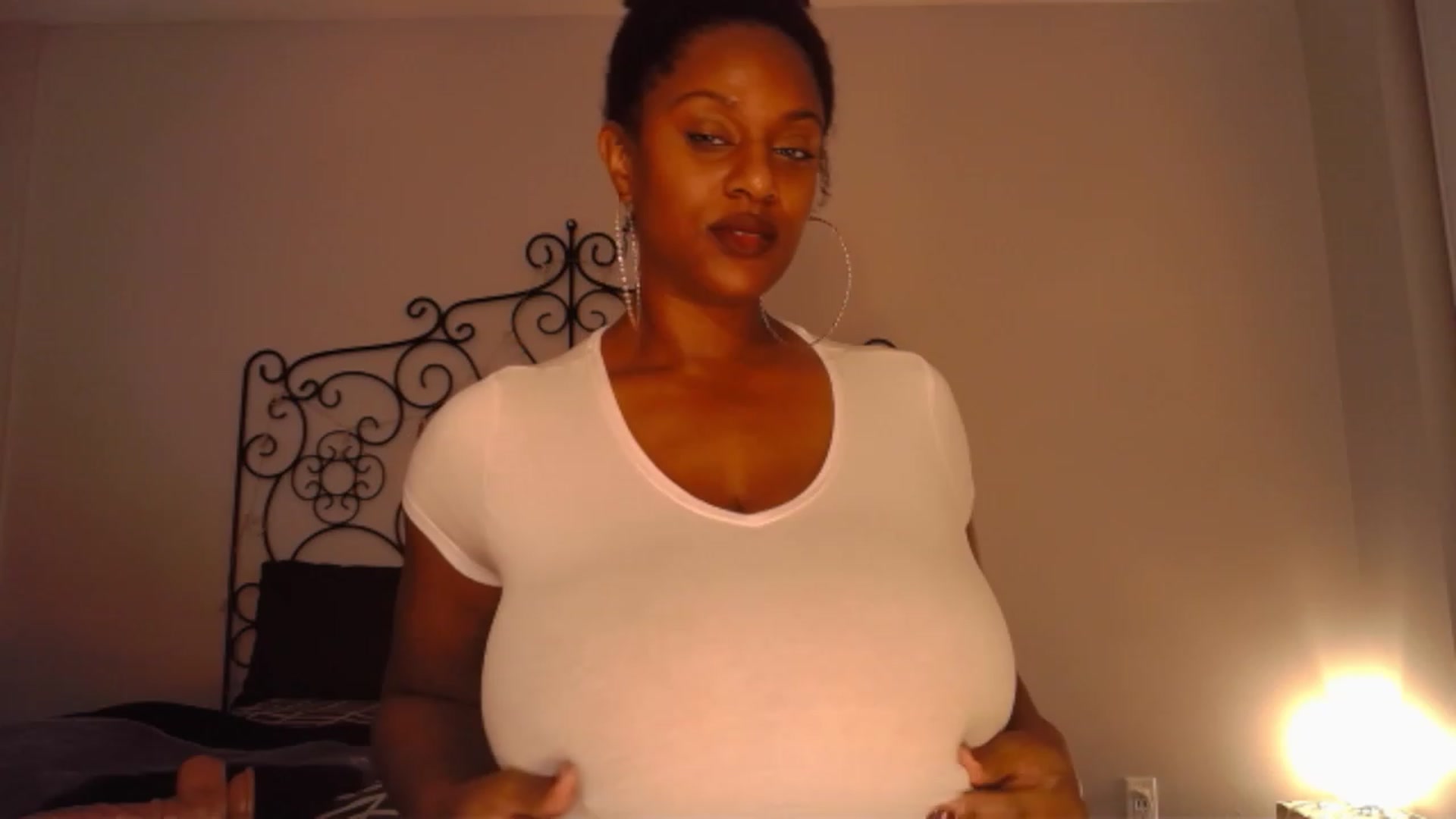Gallery image thumbnail from TheIconicGirl's myfreecams stream on, 11/20/2022, 15:14 image 1 of 20