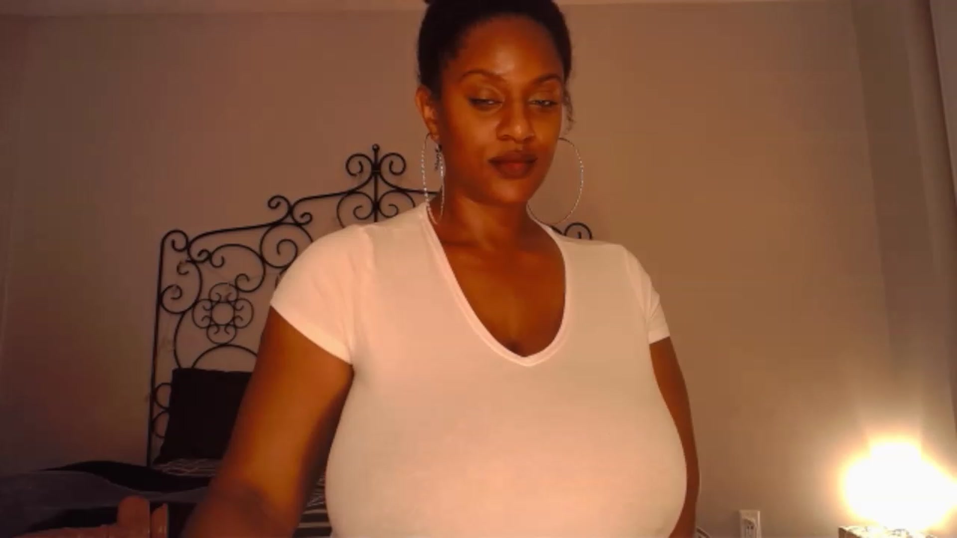 Gallery image thumbnail from TheIconicGirl's myfreecams stream on, 11/20/2022, 15:14 image 6 of 20