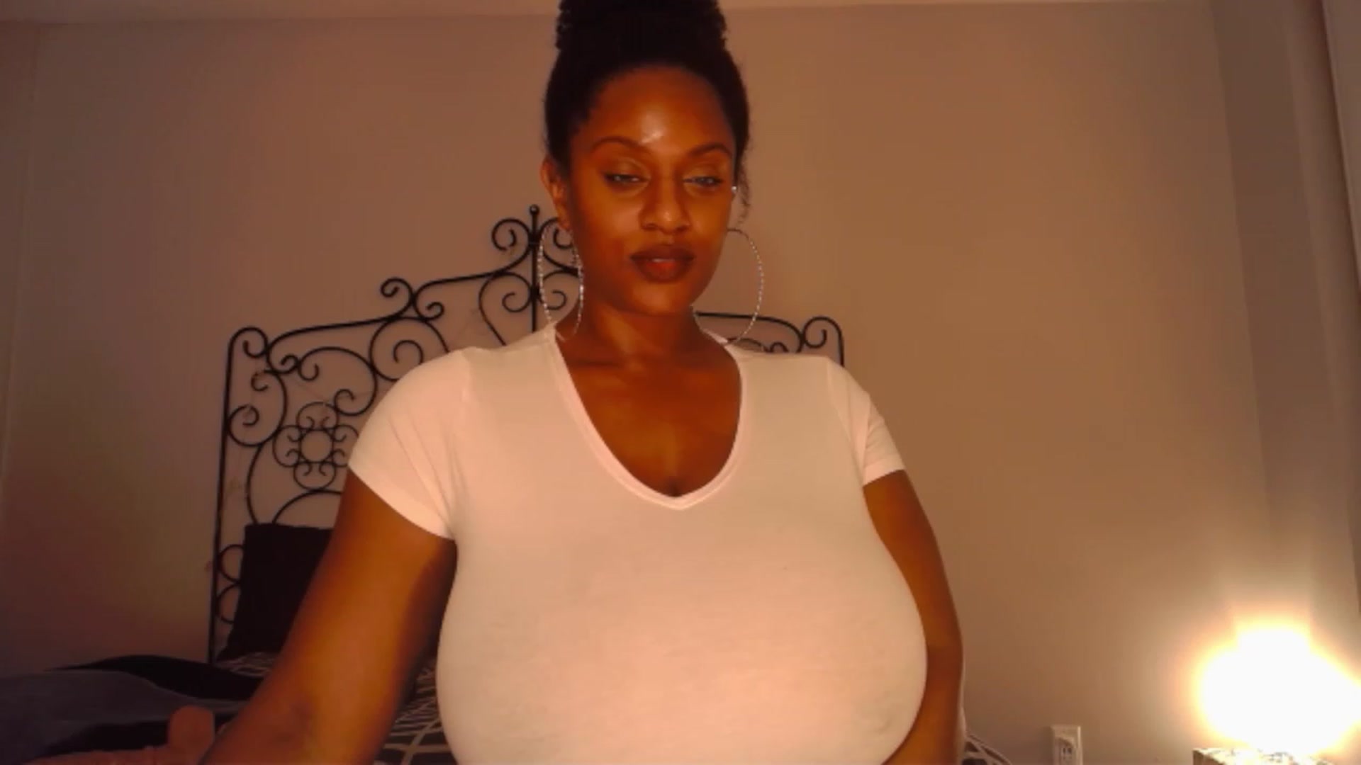 Gallery image thumbnail from TheIconicGirl's myfreecams stream on, 11/20/2022, 15:14 image 5 of 20