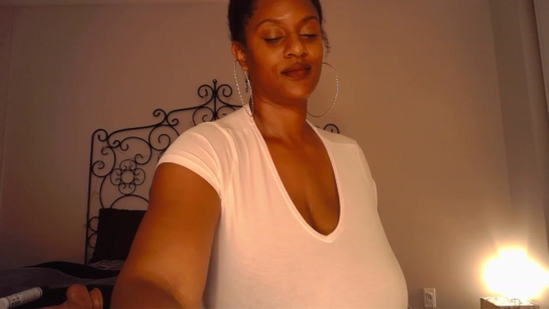 Gallery image thumbnail from TheIconicGirl's myfreecams stream on, 11/20/2022, 15:14 image 19 of 20