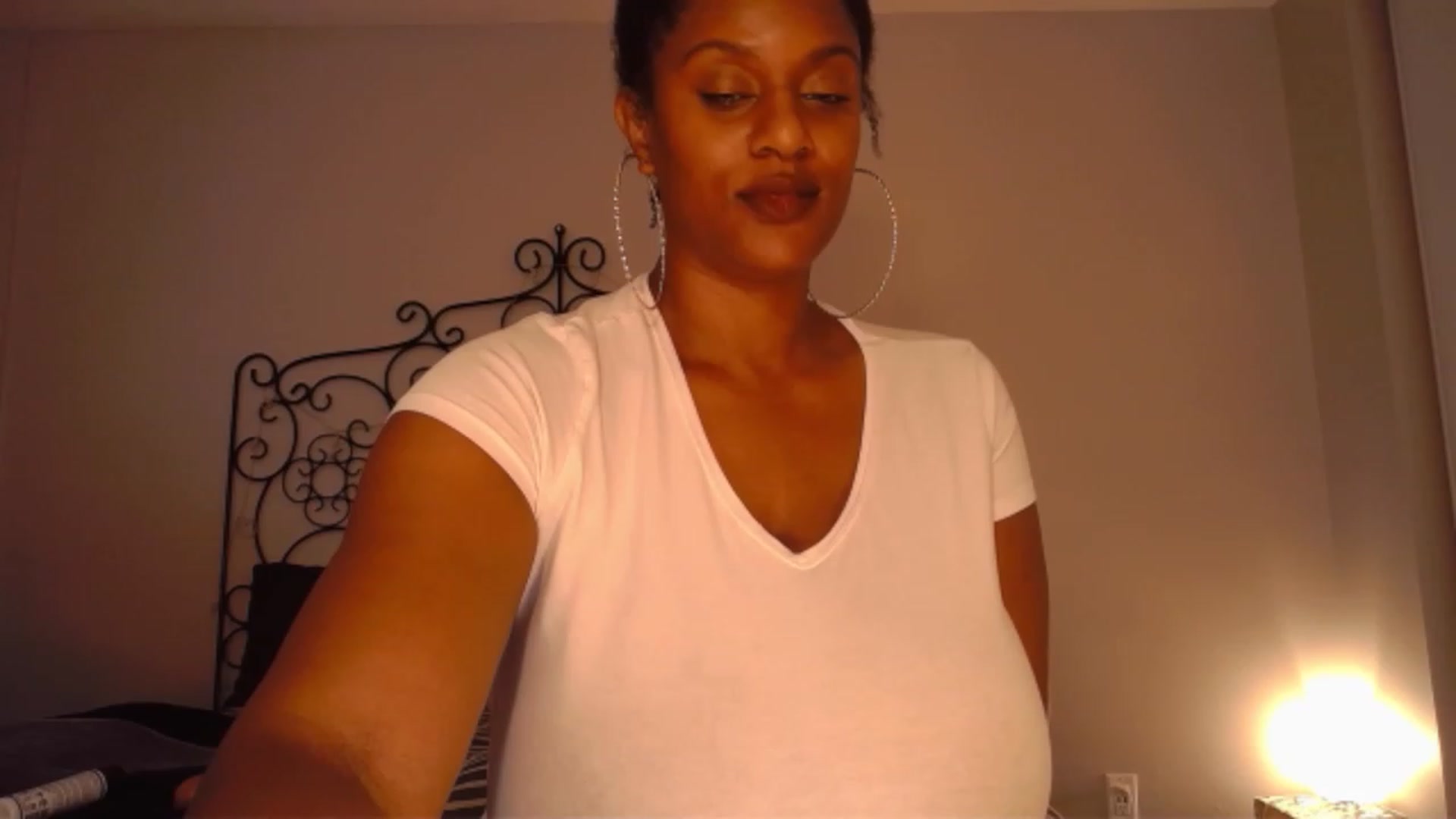 Gallery image thumbnail from TheIconicGirl's myfreecams stream on, 11/20/2022, 17:23 image 16 of 20