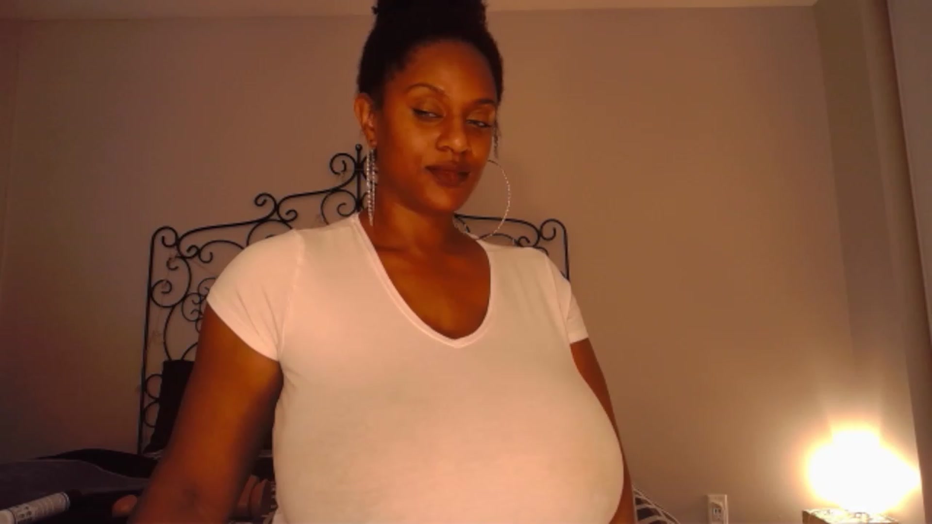Gallery image thumbnail from TheIconicGirl's myfreecams stream on, 11/20/2022, 17:23 image 20 of 20