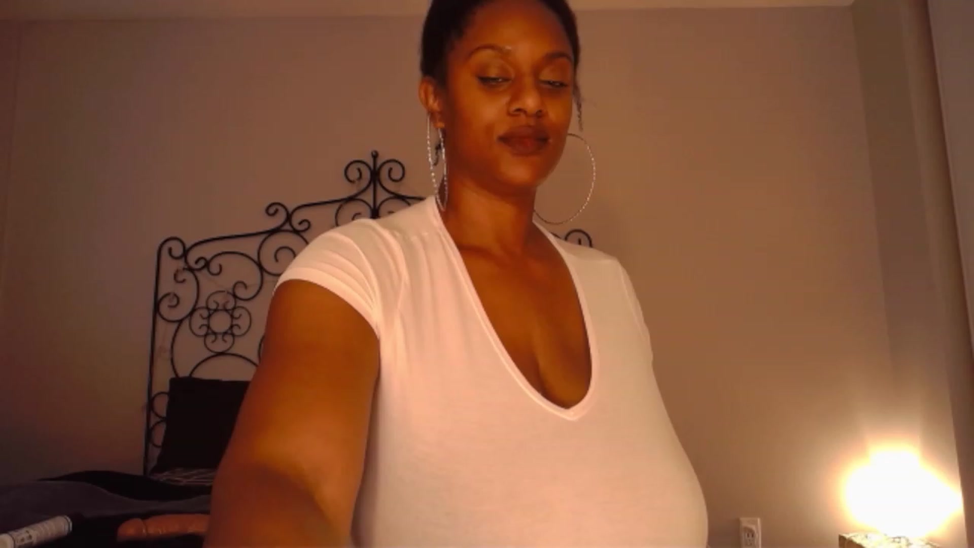Gallery image thumbnail from TheIconicGirl's myfreecams stream on, 11/20/2022, 17:23 image 3 of 20