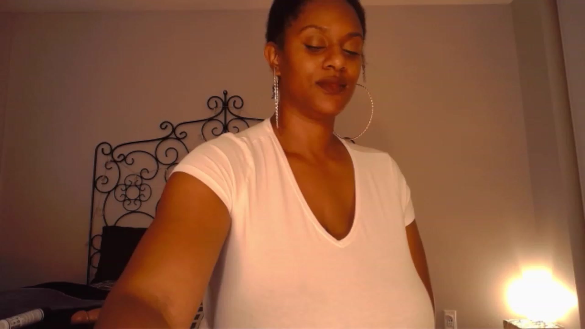 Gallery image thumbnail from TheIconicGirl's myfreecams stream on, 11/20/2022, 17:23 image 13 of 20