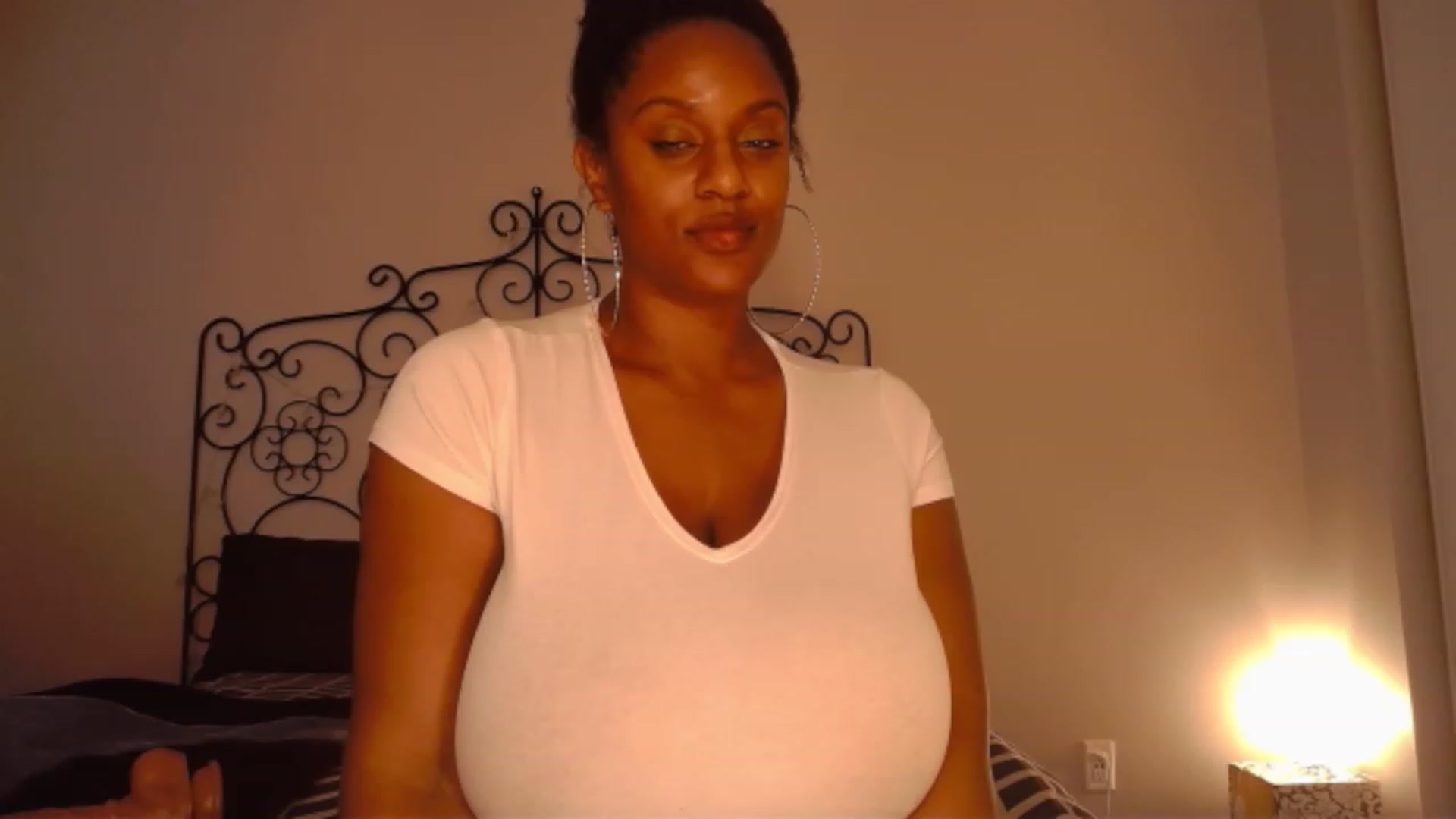 Gallery image thumbnail from TheIconicGirl's myfreecams stream on, 11/20/2022, 18:45 image 14 of 20