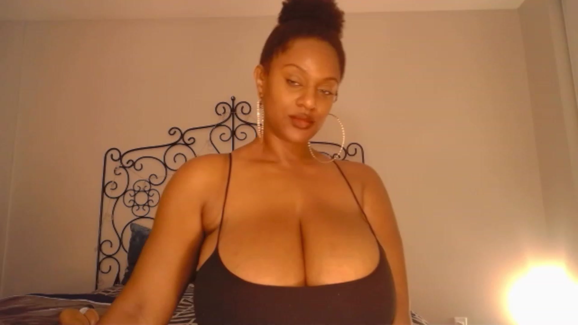 Gallery image thumbnail from TheIconicGirl's myfreecams stream on, 11/24/2022, 14:49 image 6 of 20