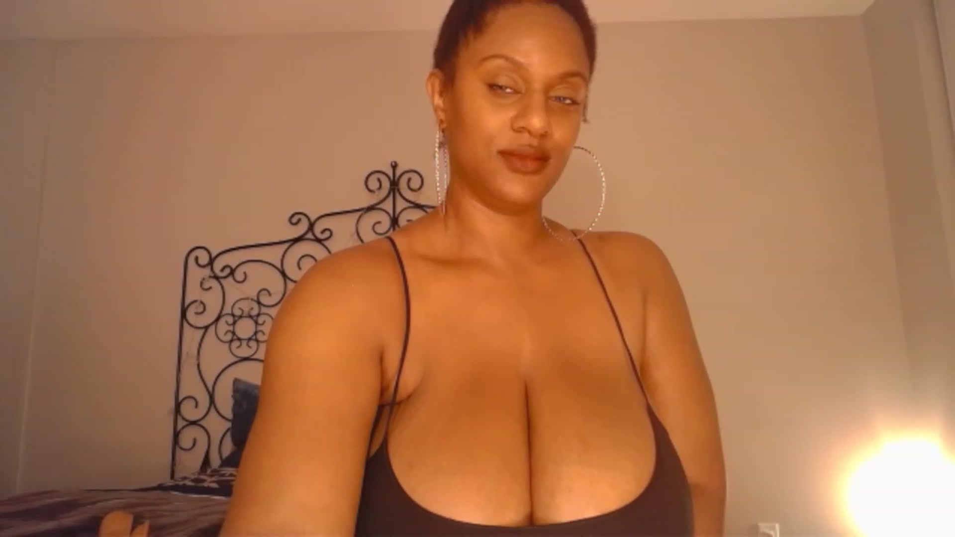 Gallery image thumbnail from TheIconicGirl's myfreecams stream on, 11/24/2022, 18:55 image 9 of 20