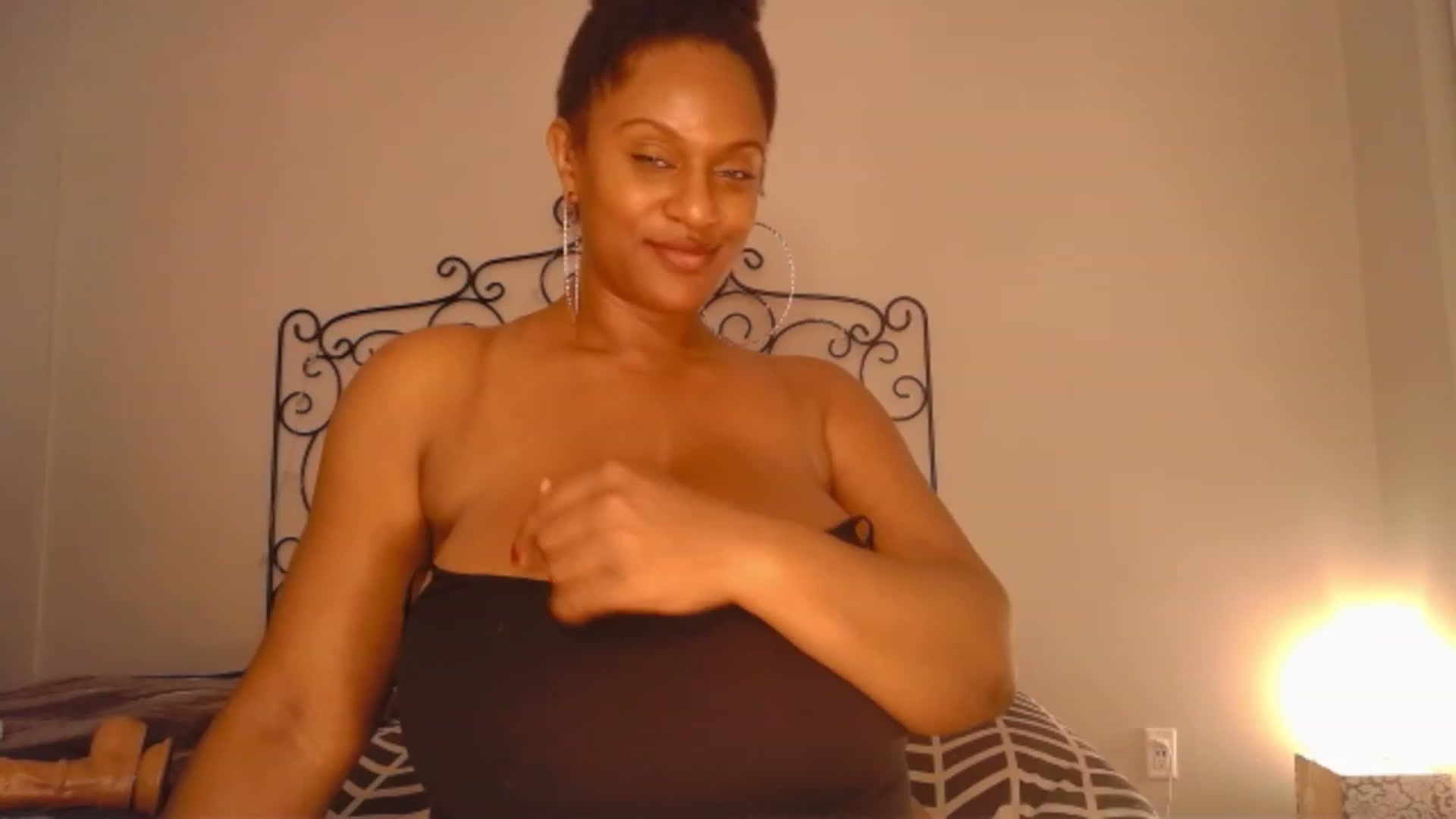 Gallery image thumbnail from TheIconicGirl's myfreecams stream on, 11/24/2022, 20:03 image 9 of 20