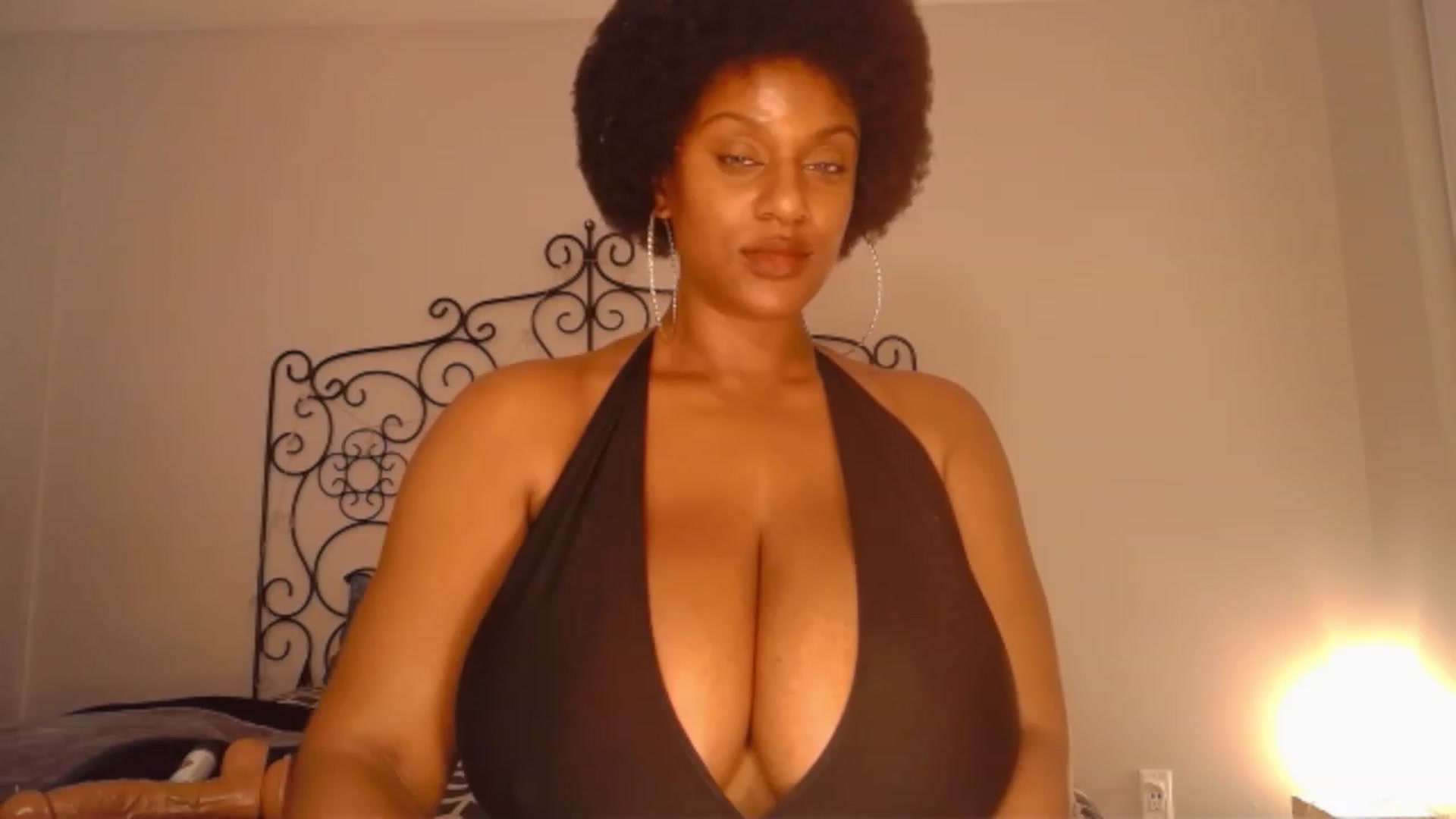 Gallery image thumbnail from TheIconicGirl's myfreecams stream on, 11/26/2022, 17:59 image 2 of 20