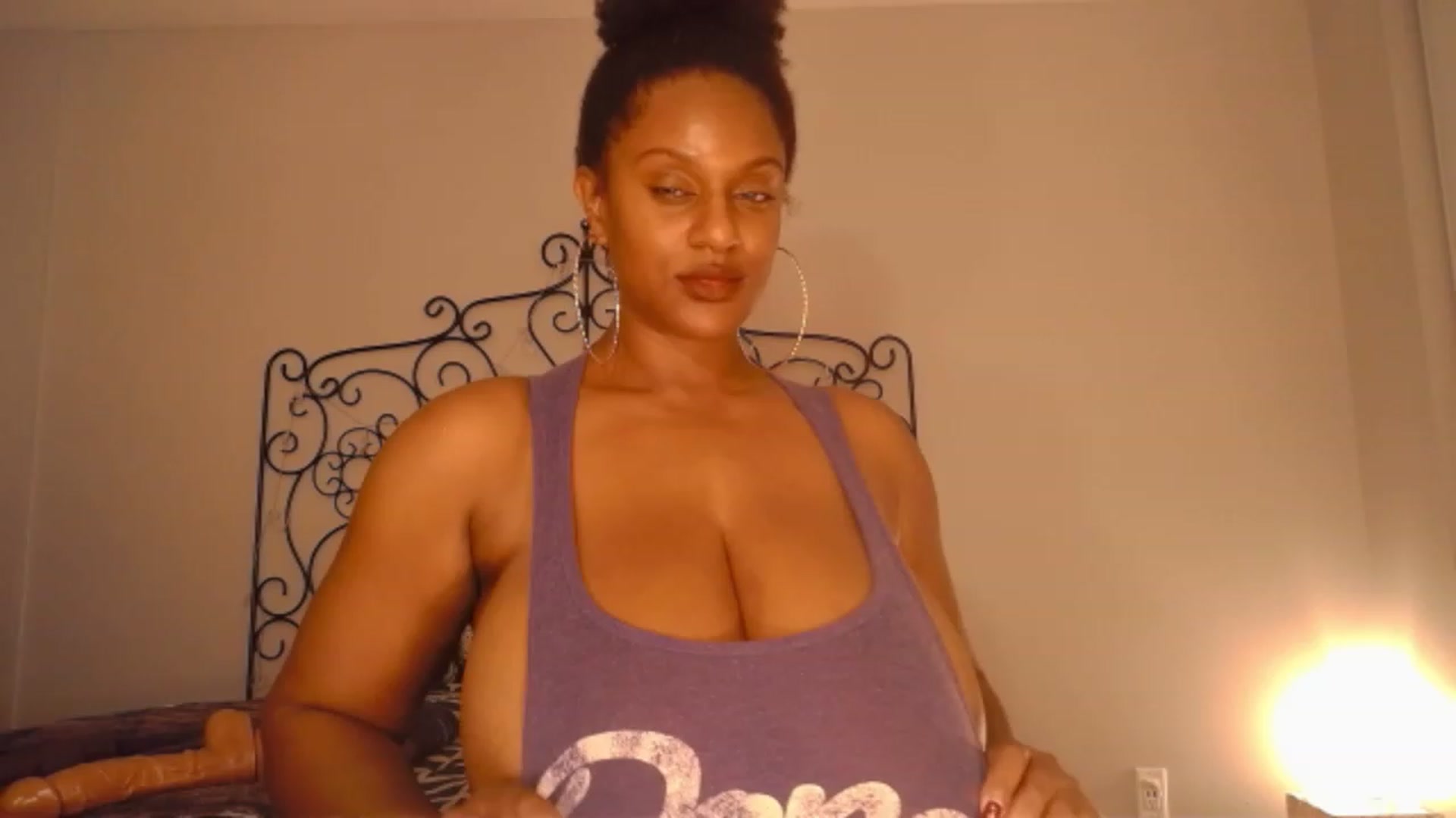 Gallery image thumbnail from TheIconicGirl's myfreecams stream on, 11/27/2022, 02:20 image 1 of 20