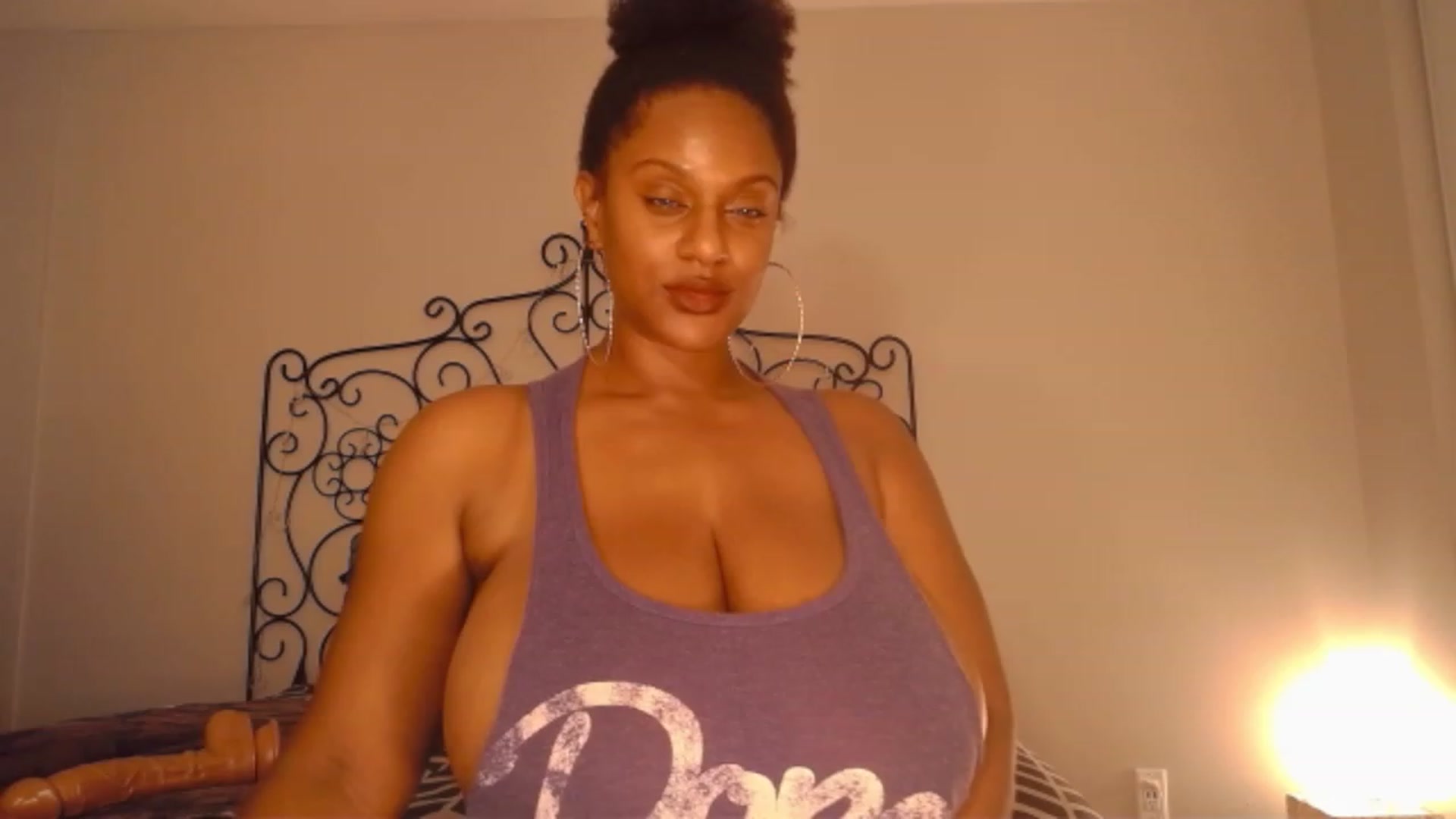 Gallery image thumbnail from TheIconicGirl's myfreecams stream on, 11/27/2022, 02:20 image 2 of 20