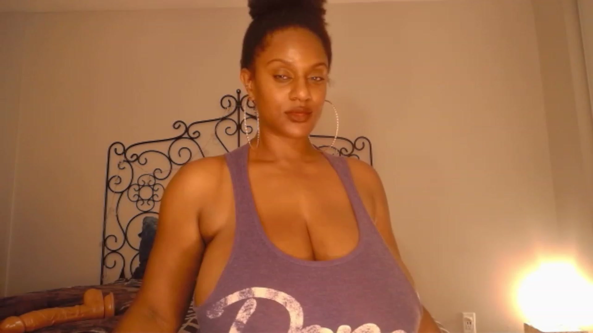 Gallery image thumbnail from TheIconicGirl's myfreecams stream on, 11/27/2022, 02:20 image 7 of 20