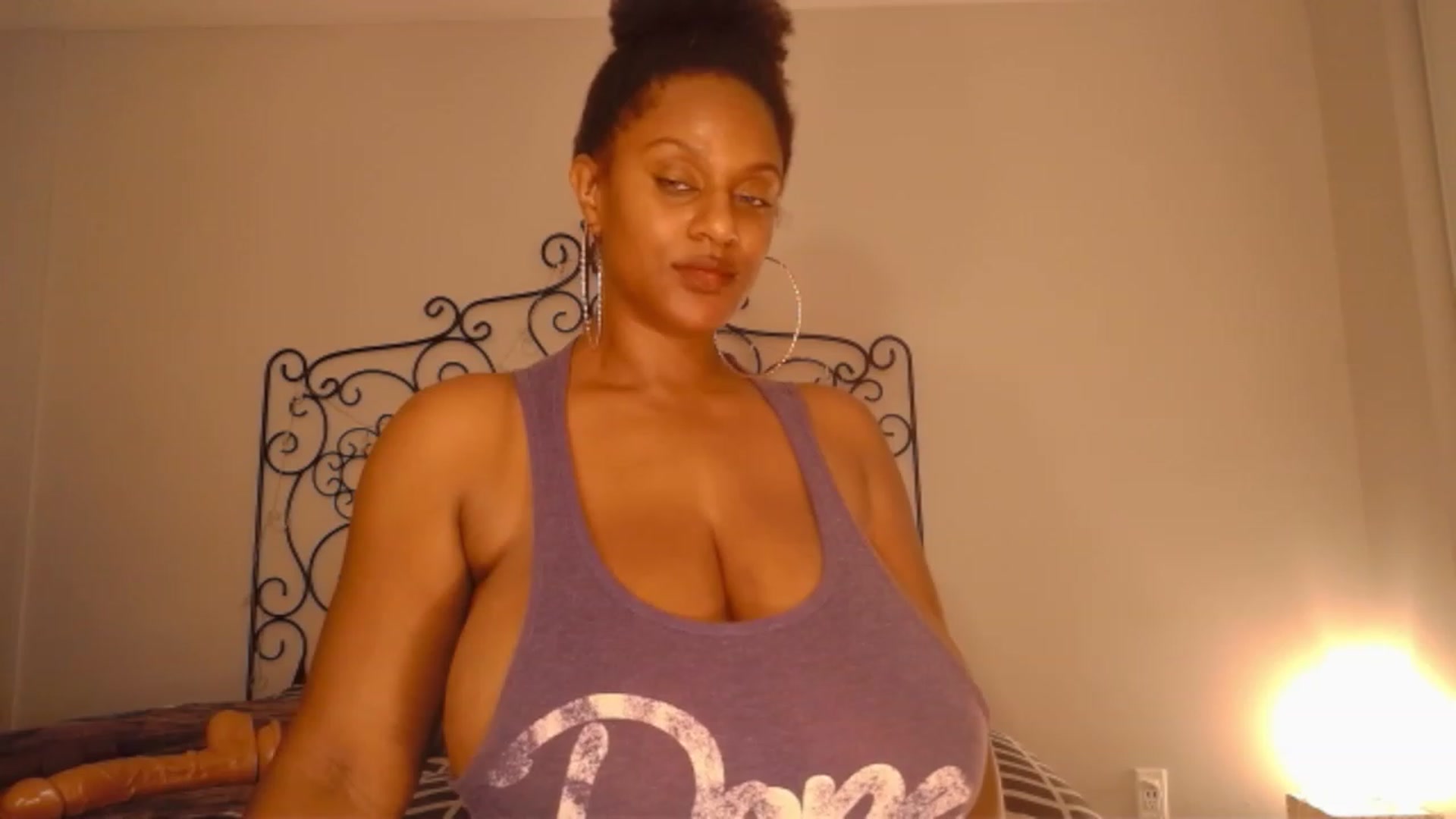 Gallery image thumbnail from TheIconicGirl's myfreecams stream on, 11/27/2022, 02:20 image 19 of 20