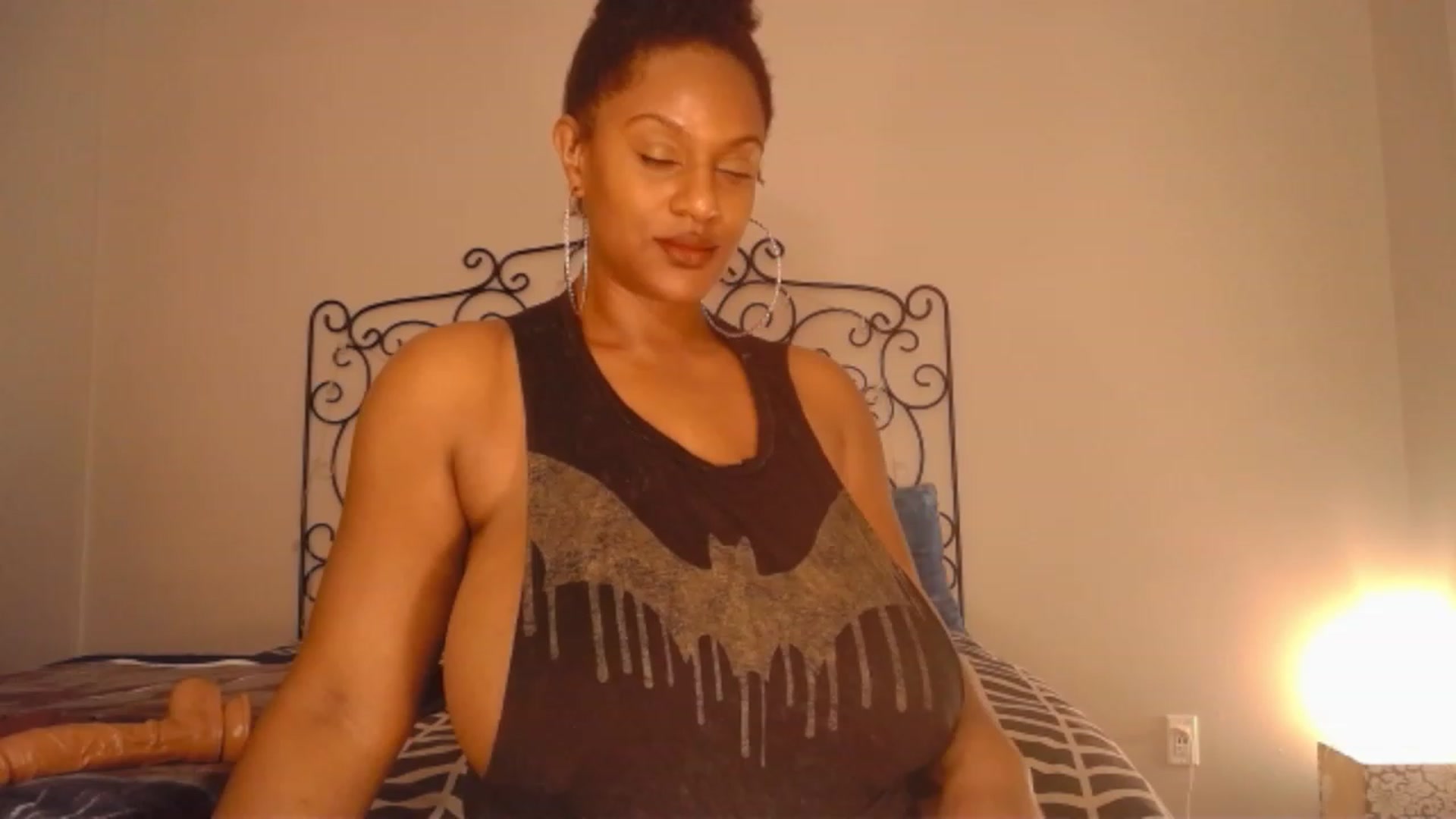 Gallery image thumbnail from TheIconicGirl's myfreecams stream on, 11/27/2022, 13:45 image 2 of 20