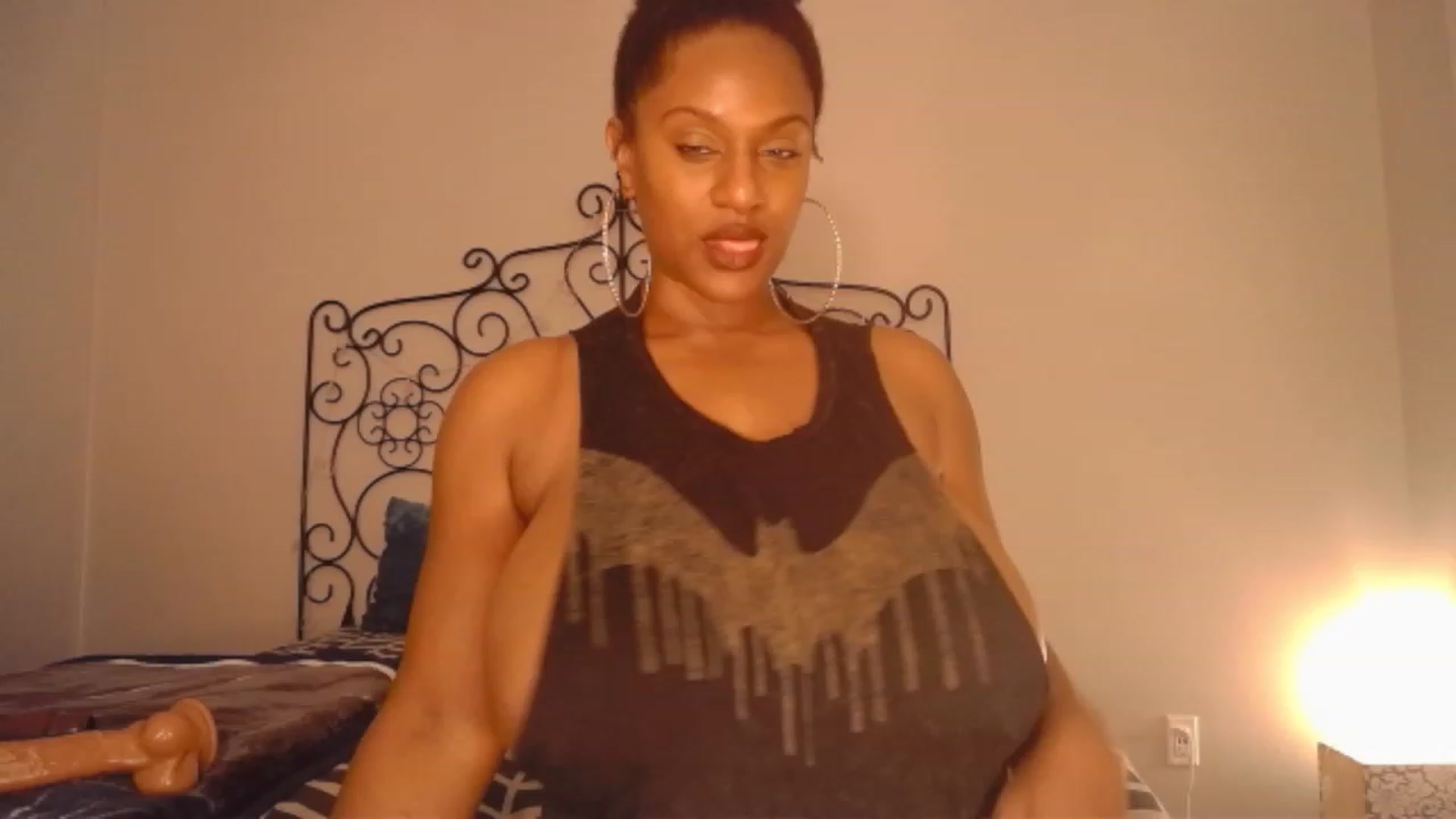 Gallery image thumbnail from TheIconicGirl's myfreecams stream on, 11/27/2022, 13:45 image 10 of 20