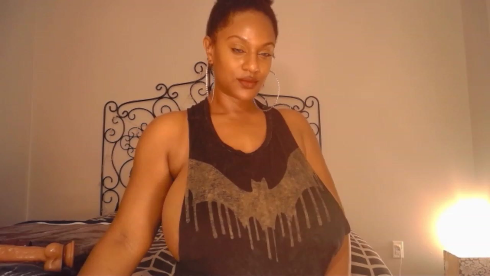 Gallery image thumbnail from TheIconicGirl's myfreecams stream on, 11/27/2022, 13:45 image 20 of 20