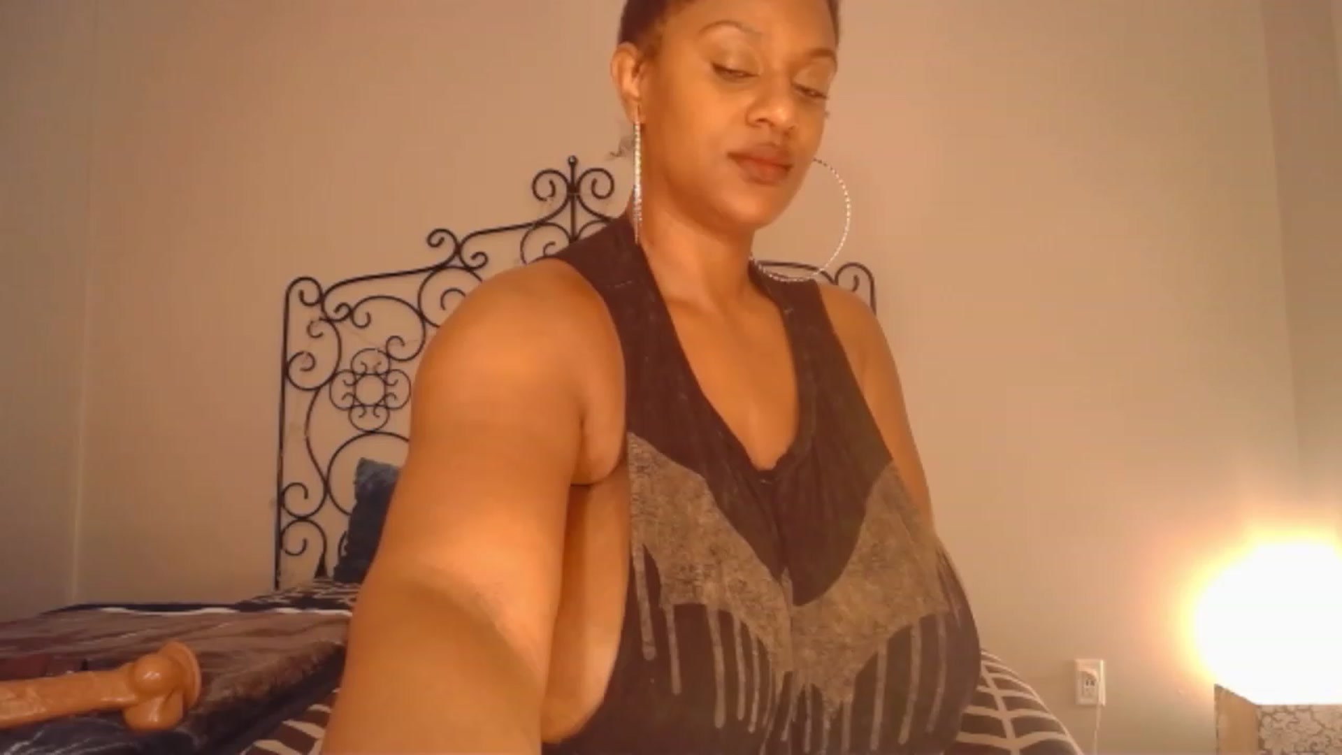 Gallery image thumbnail from TheIconicGirl's myfreecams stream on, 11/27/2022, 13:45 image 3 of 20