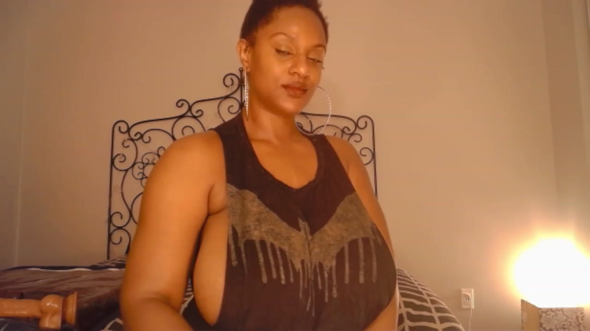 Gallery image thumbnail from TheIconicGirl's myfreecams stream on, 11/27/2022, 14:19 image 16 of 20