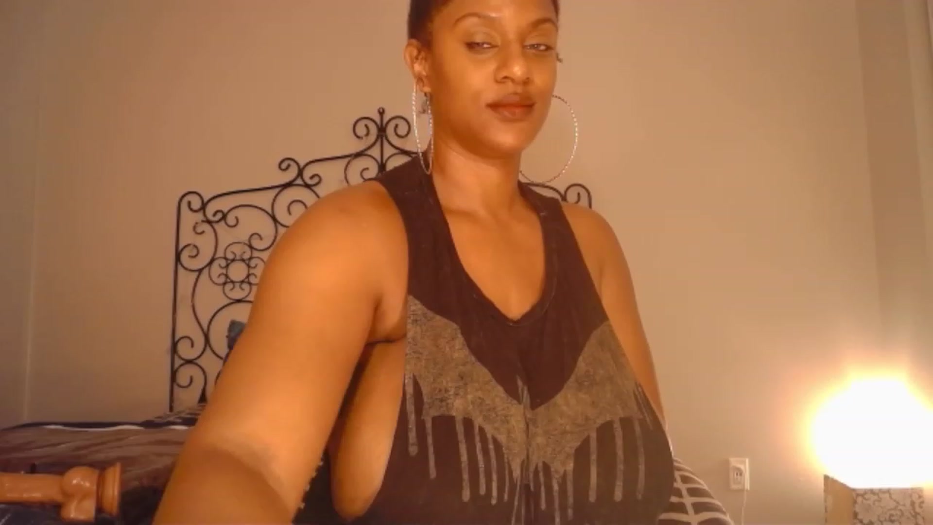 Gallery image thumbnail from TheIconicGirl's myfreecams stream on, 11/27/2022, 14:19 image 4 of 20