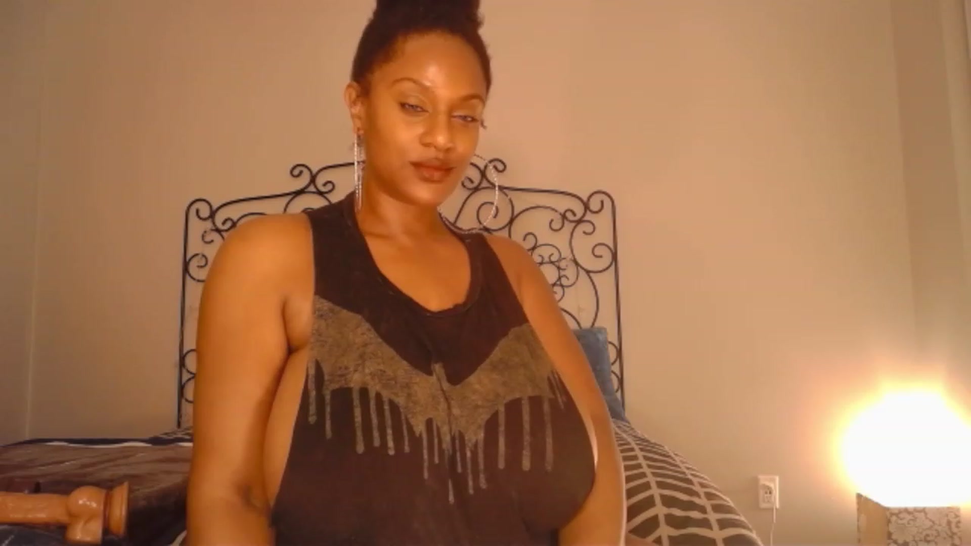 Gallery image thumbnail from TheIconicGirl's myfreecams stream on, 11/27/2022, 14:19 image 18 of 20