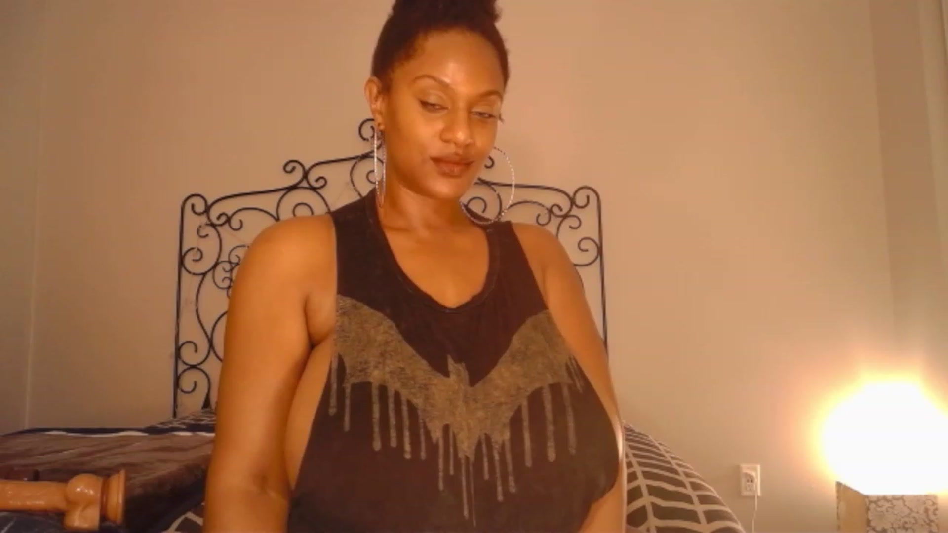 Gallery image thumbnail from TheIconicGirl's myfreecams stream on, 11/27/2022, 14:19 image 20 of 20