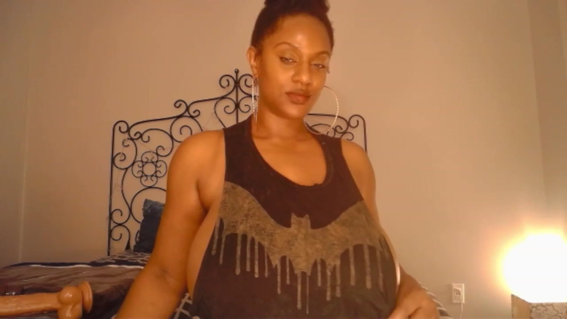 Gallery image thumbnail from TheIconicGirl's myfreecams stream on, 11/27/2022, 16:39 image 18 of 20