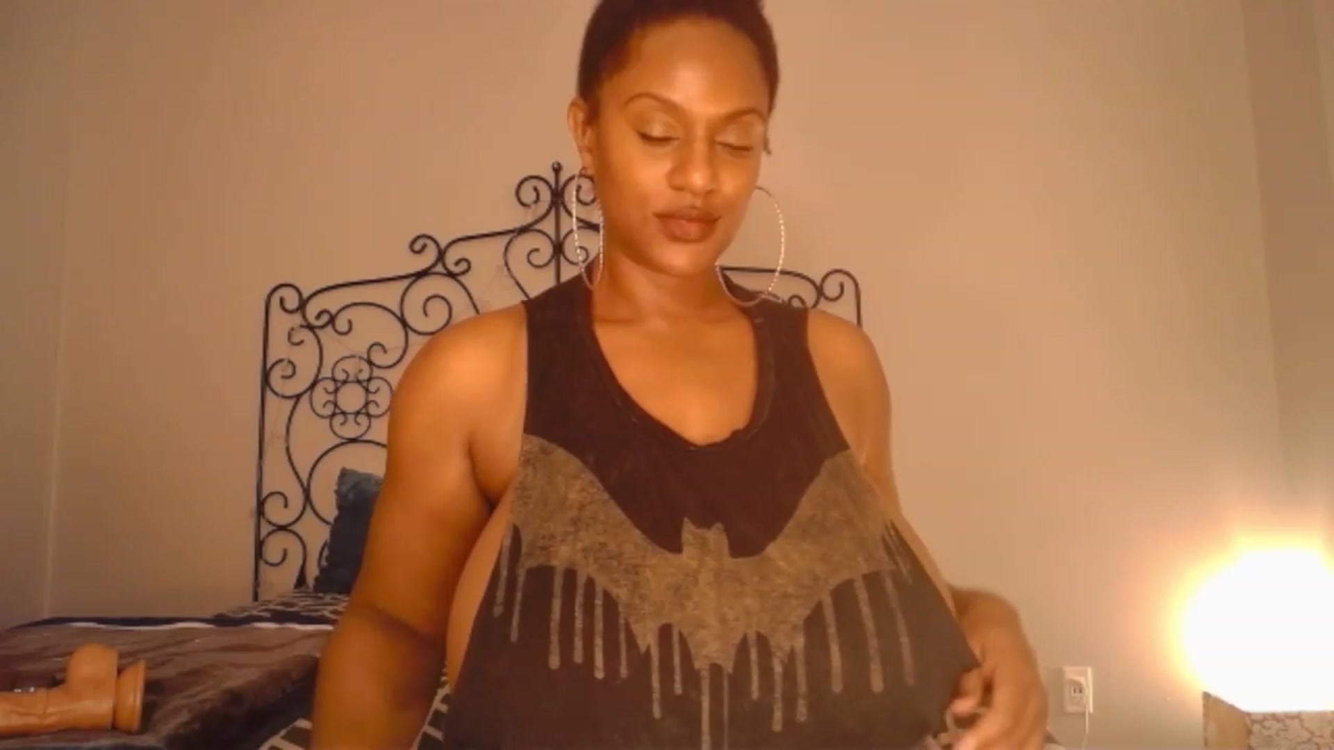 Gallery image thumbnail from TheIconicGirl's myfreecams stream on, 11/27/2022, 16:39 image 15 of 20