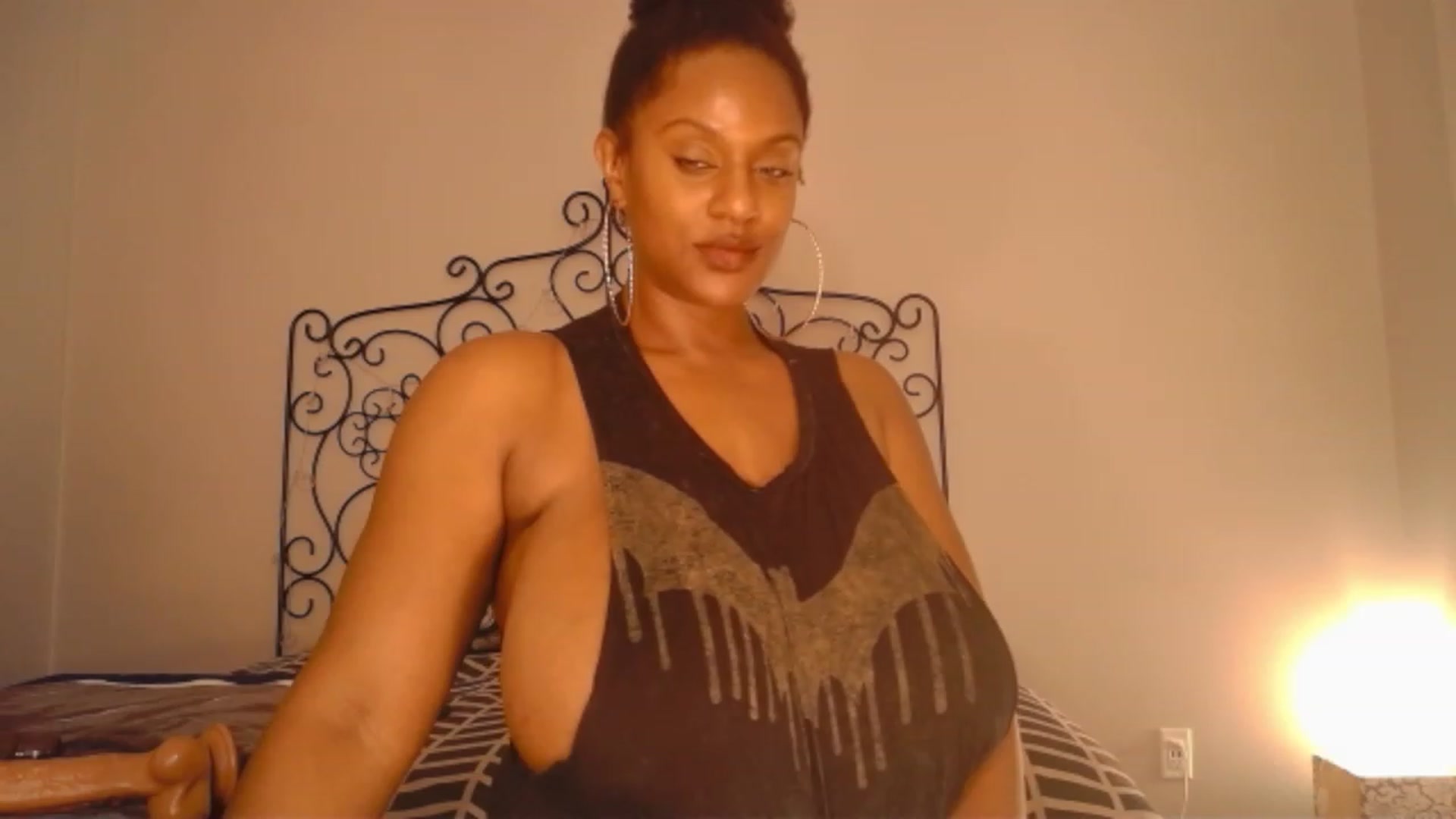 Gallery image thumbnail from TheIconicGirl's myfreecams stream on, 11/27/2022, 16:39 image 20 of 20