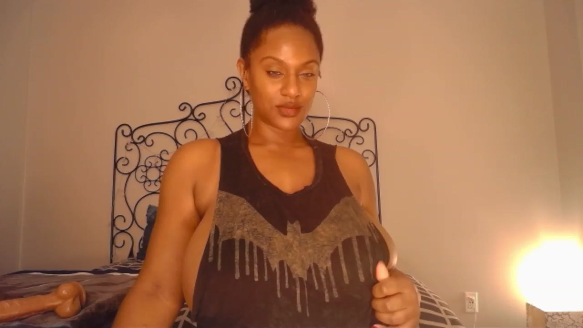 Gallery image thumbnail from TheIconicGirl's myfreecams stream on, 11/27/2022, 16:39 image 7 of 20
