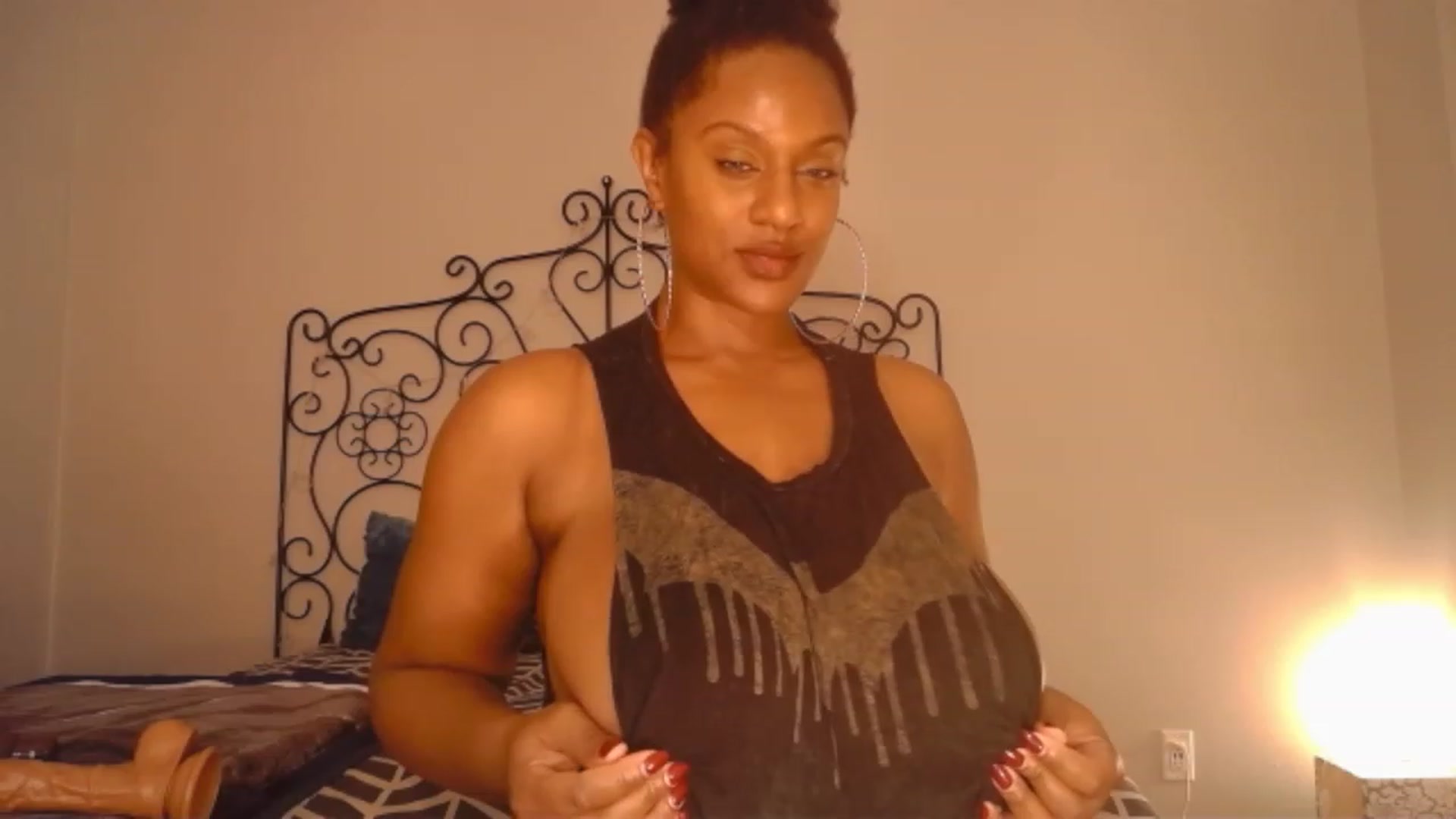 Gallery image thumbnail from TheIconicGirl's myfreecams stream on, 11/27/2022, 16:39 image 9 of 20