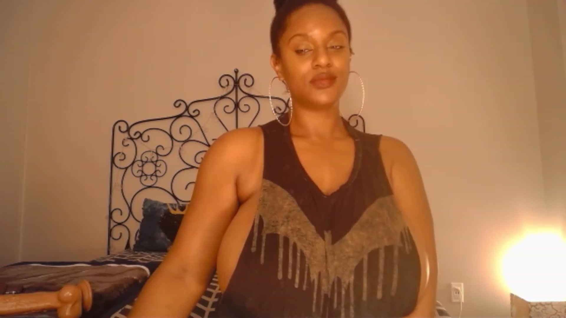 Gallery image thumbnail from TheIconicGirl's myfreecams stream on, 11/27/2022, 16:39 image 19 of 20