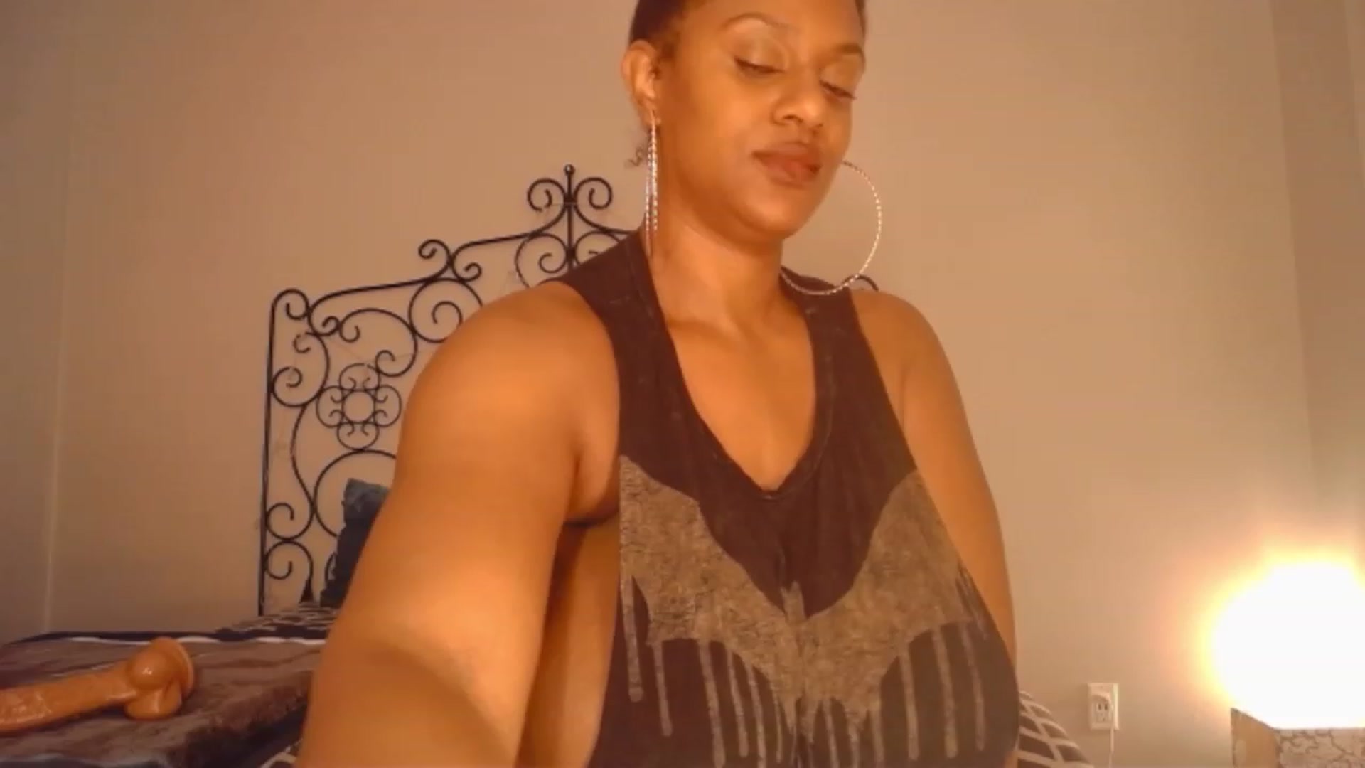 Gallery image thumbnail from TheIconicGirl's myfreecams stream on, 11/27/2022, 16:39 image 2 of 20
