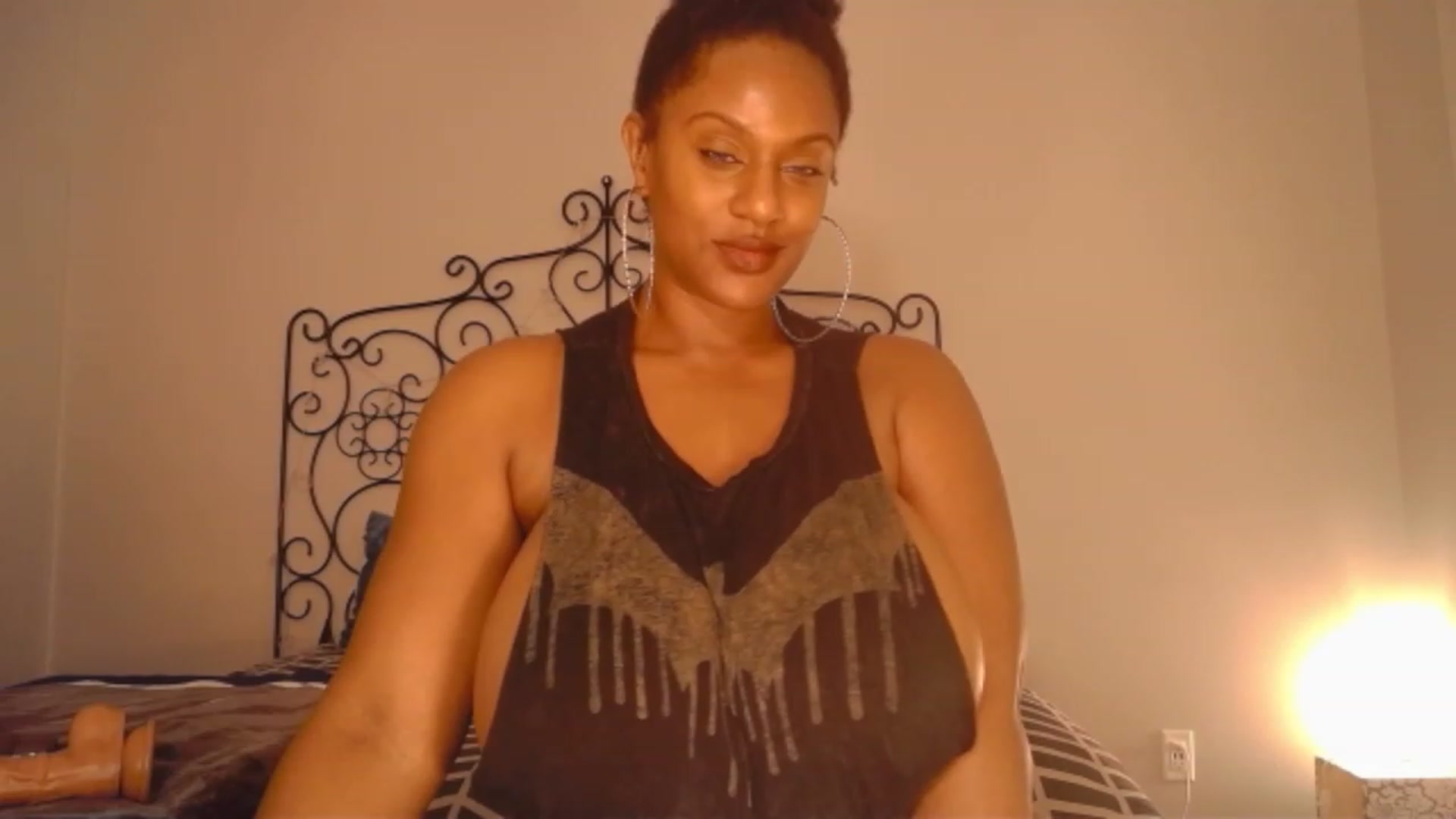 Gallery image thumbnail from TheIconicGirl's myfreecams stream on, 11/27/2022, 16:39 image 10 of 20