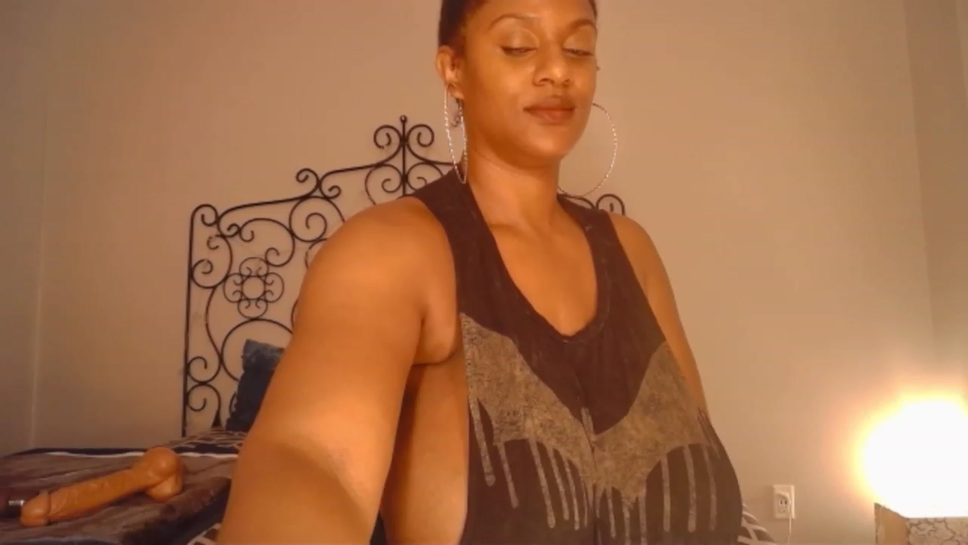 Gallery image thumbnail from TheIconicGirl's myfreecams stream on, 11/27/2022, 17:25 image 3 of 20
