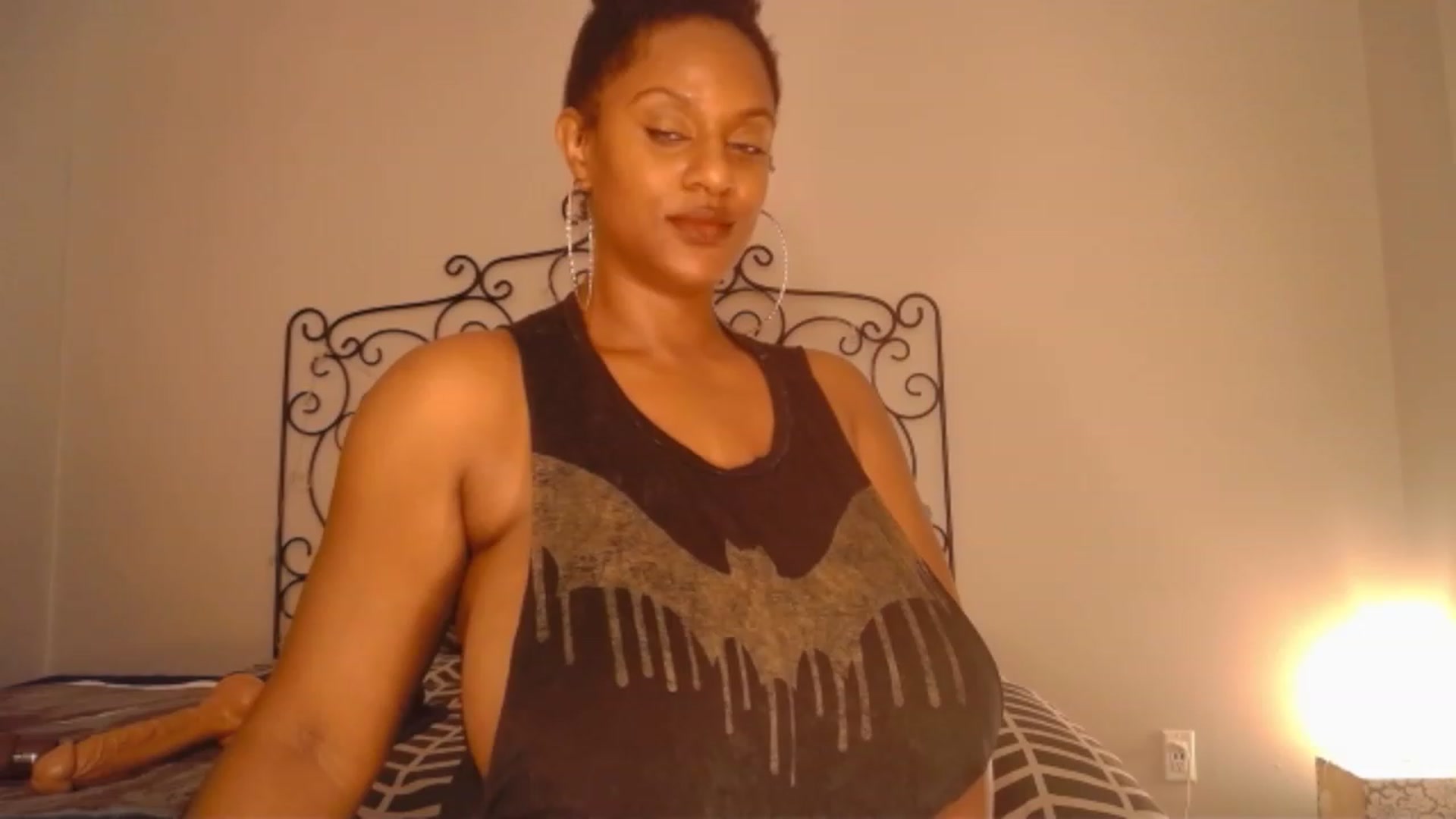 Gallery image thumbnail from TheIconicGirl's myfreecams stream on, 11/27/2022, 17:25 image 13 of 20