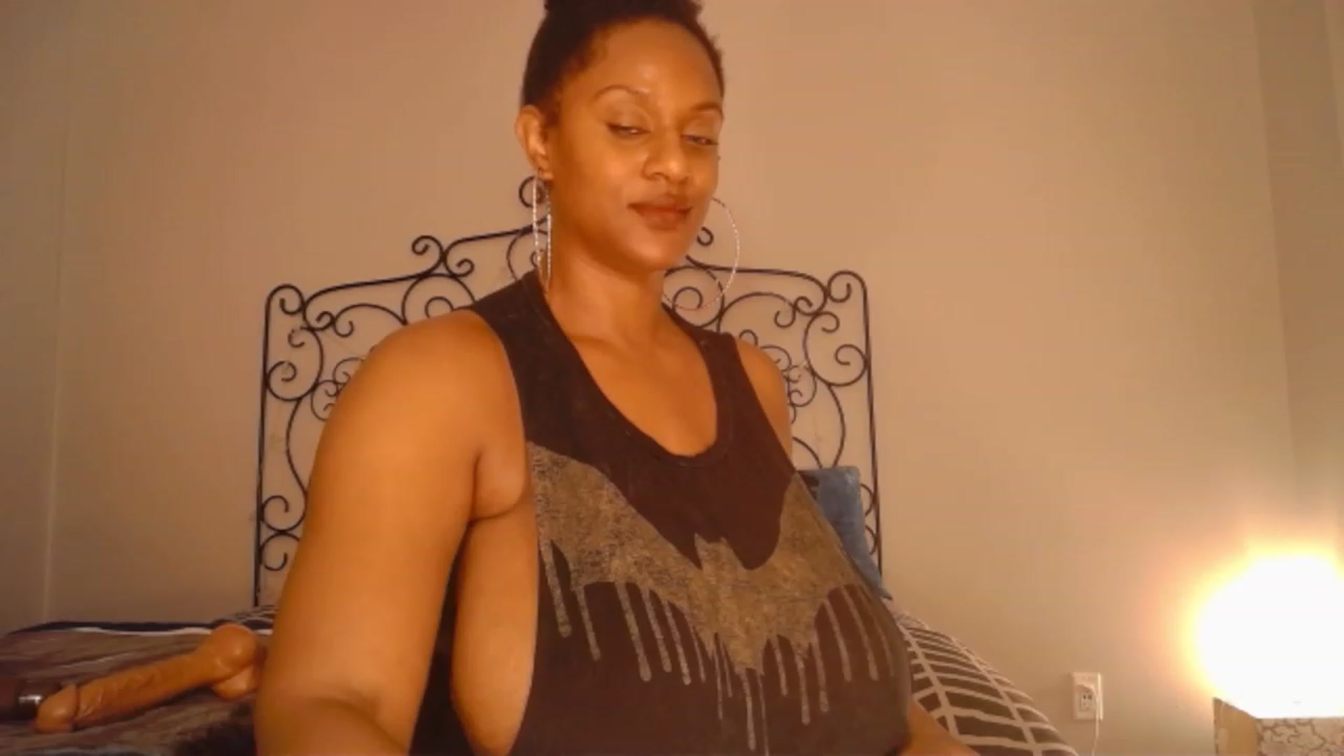 Gallery image thumbnail from TheIconicGirl's myfreecams stream on, 11/27/2022, 18:09 image 19 of 20