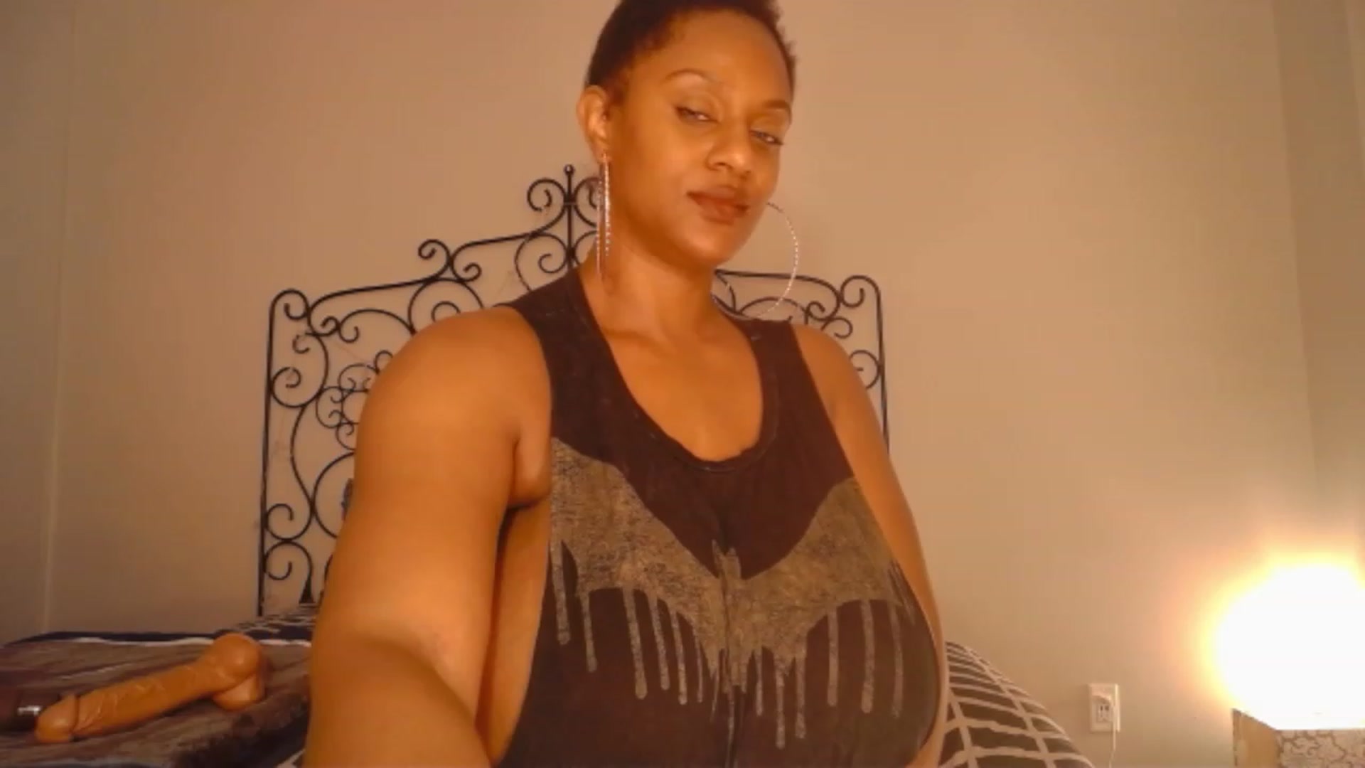 Gallery image thumbnail from TheIconicGirl's myfreecams stream on, 11/27/2022, 18:09 image 16 of 20