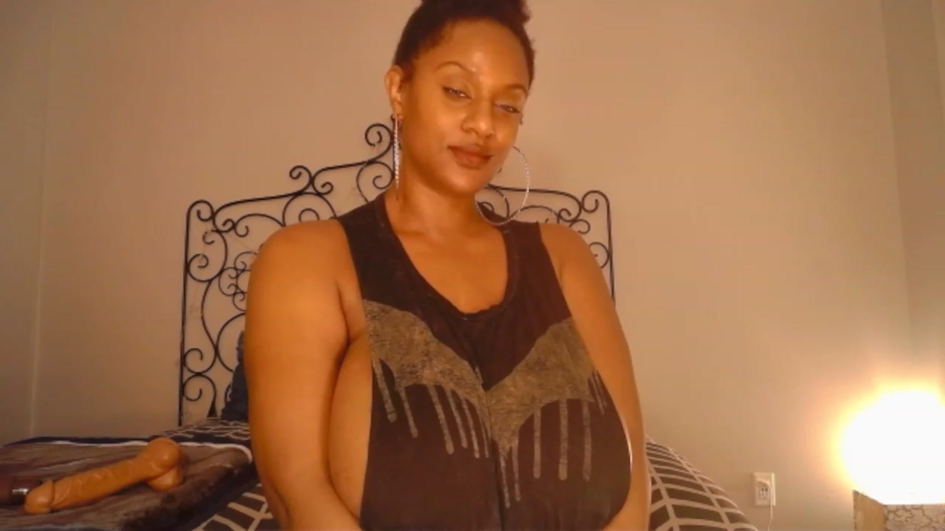 Gallery image thumbnail from TheIconicGirl's myfreecams stream on, 11/27/2022, 18:09 image 13 of 20