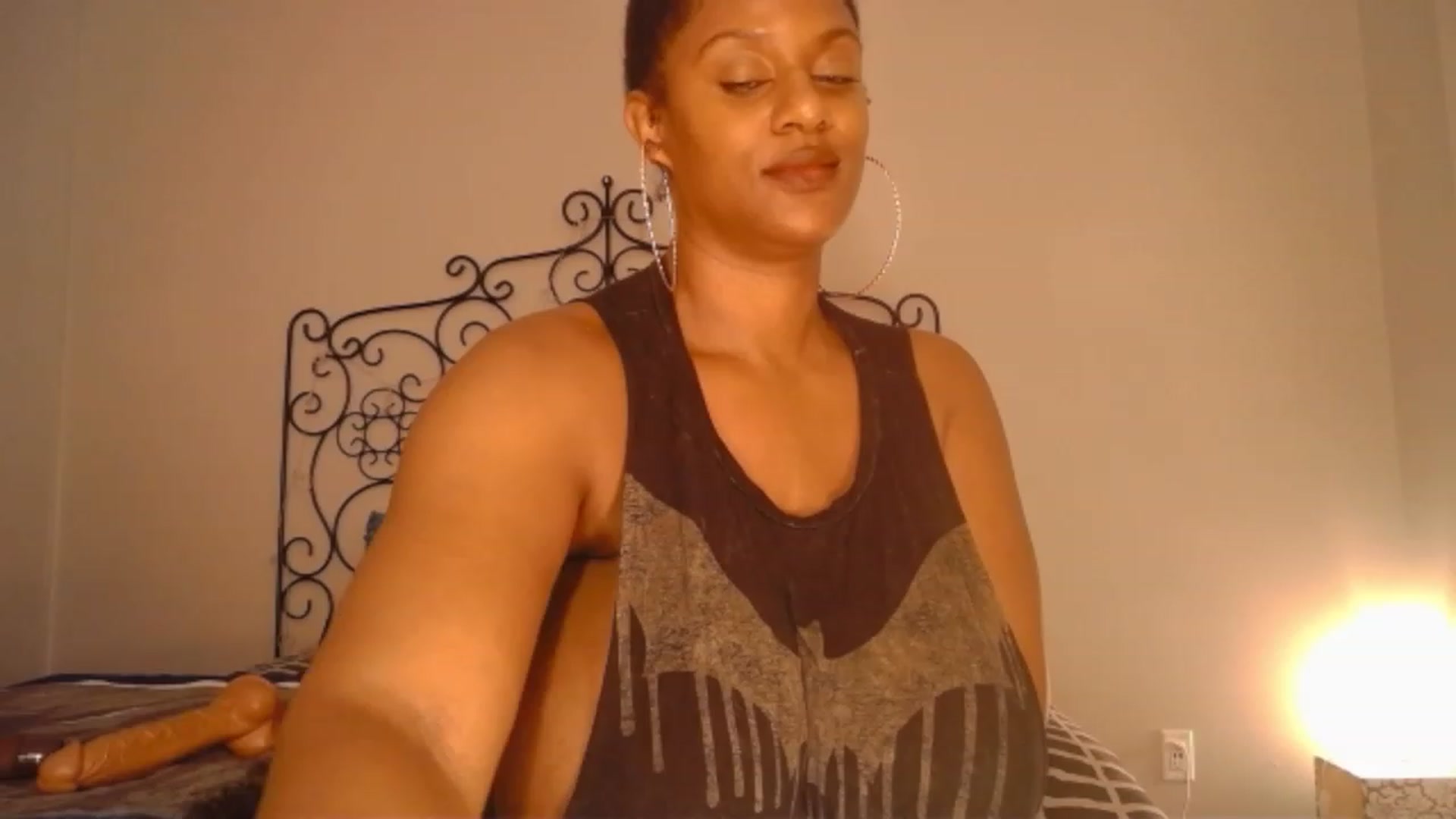 Gallery image thumbnail from TheIconicGirl's myfreecams stream on, 11/27/2022, 18:09 image 14 of 20