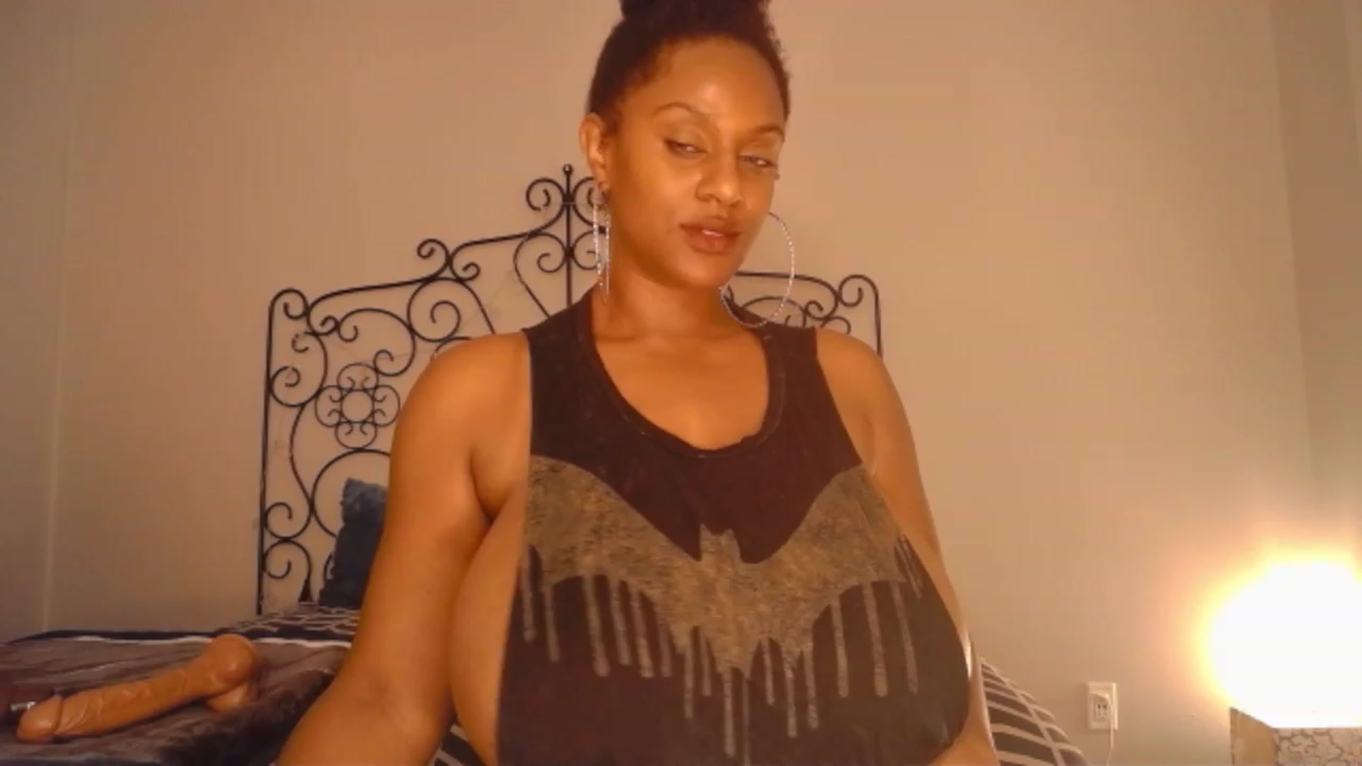 Gallery image thumbnail from TheIconicGirl's myfreecams stream on, 11/27/2022, 18:44 image 10 of 20