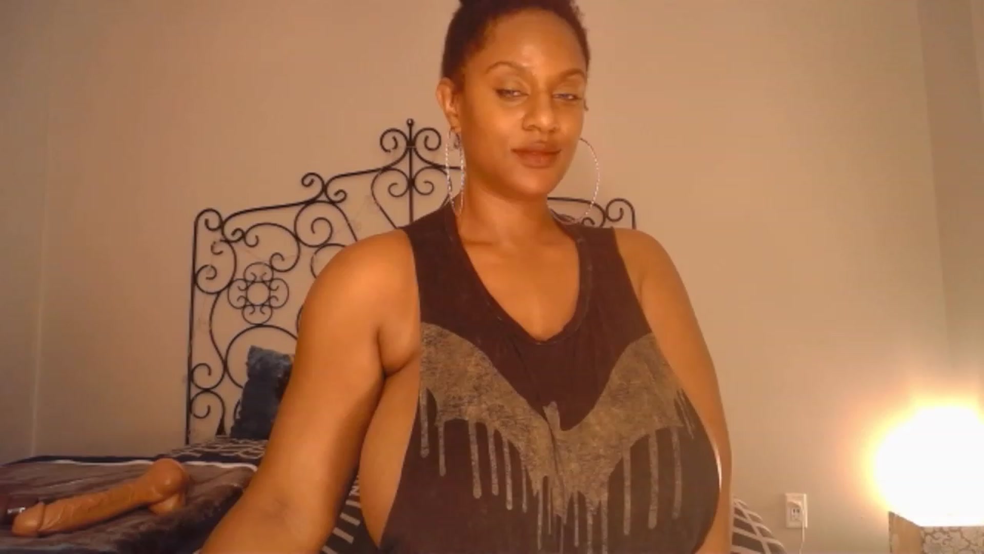 Gallery image thumbnail from TheIconicGirl's myfreecams stream on, 11/27/2022, 18:44 image 9 of 20