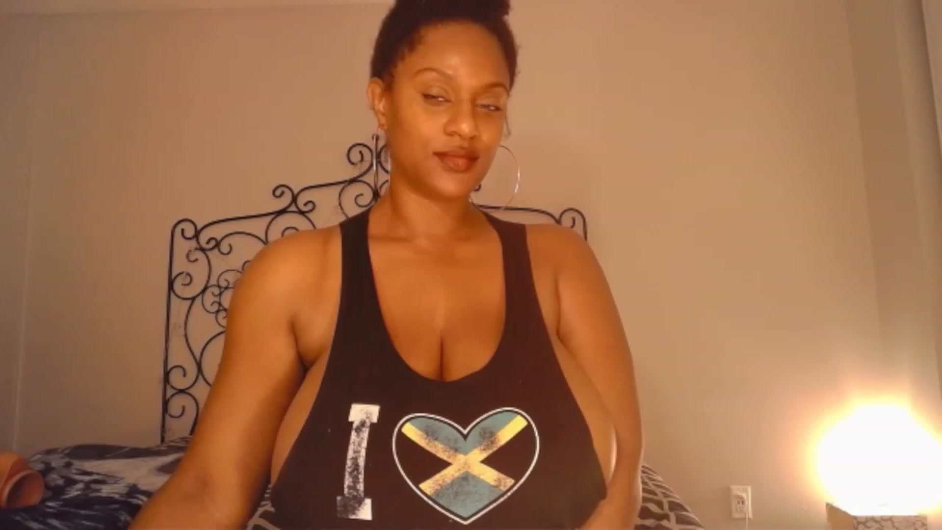 Gallery image thumbnail from TheIconicGirl's myfreecams stream on, 11/29/2022, 14:15 image 7 of 20