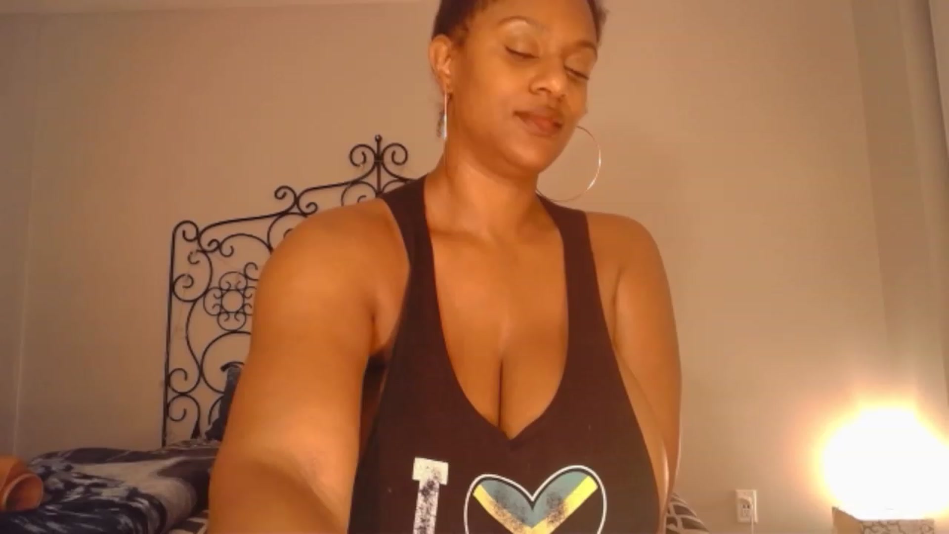 Gallery image thumbnail from TheIconicGirl's myfreecams stream on, 11/29/2022, 14:15 image 6 of 20
