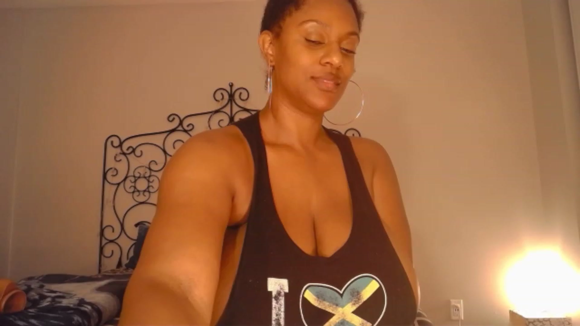 Gallery image thumbnail from TheIconicGirl's myfreecams stream on, 11/29/2022, 14:15 image 15 of 20